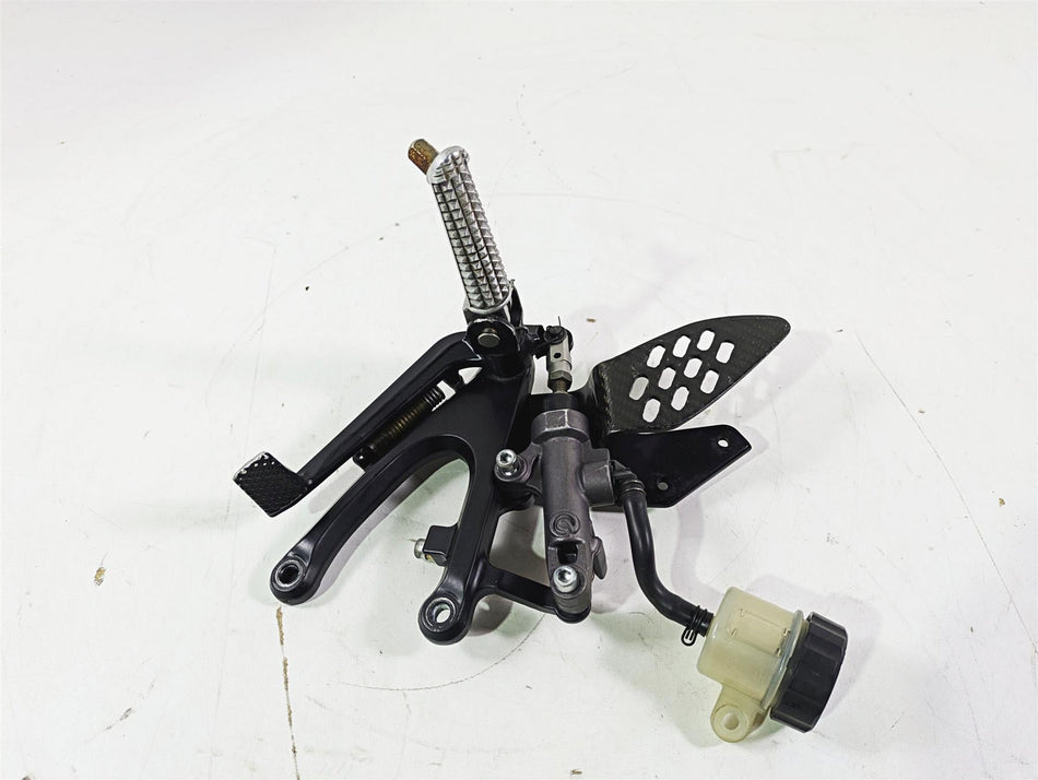 2005 Yamaha YZFR1 YZF R1 Right Footpeg & Master Cylinder Set 5VY-27443-01 {{ shop.shopifyCountryName }} - Mototech271