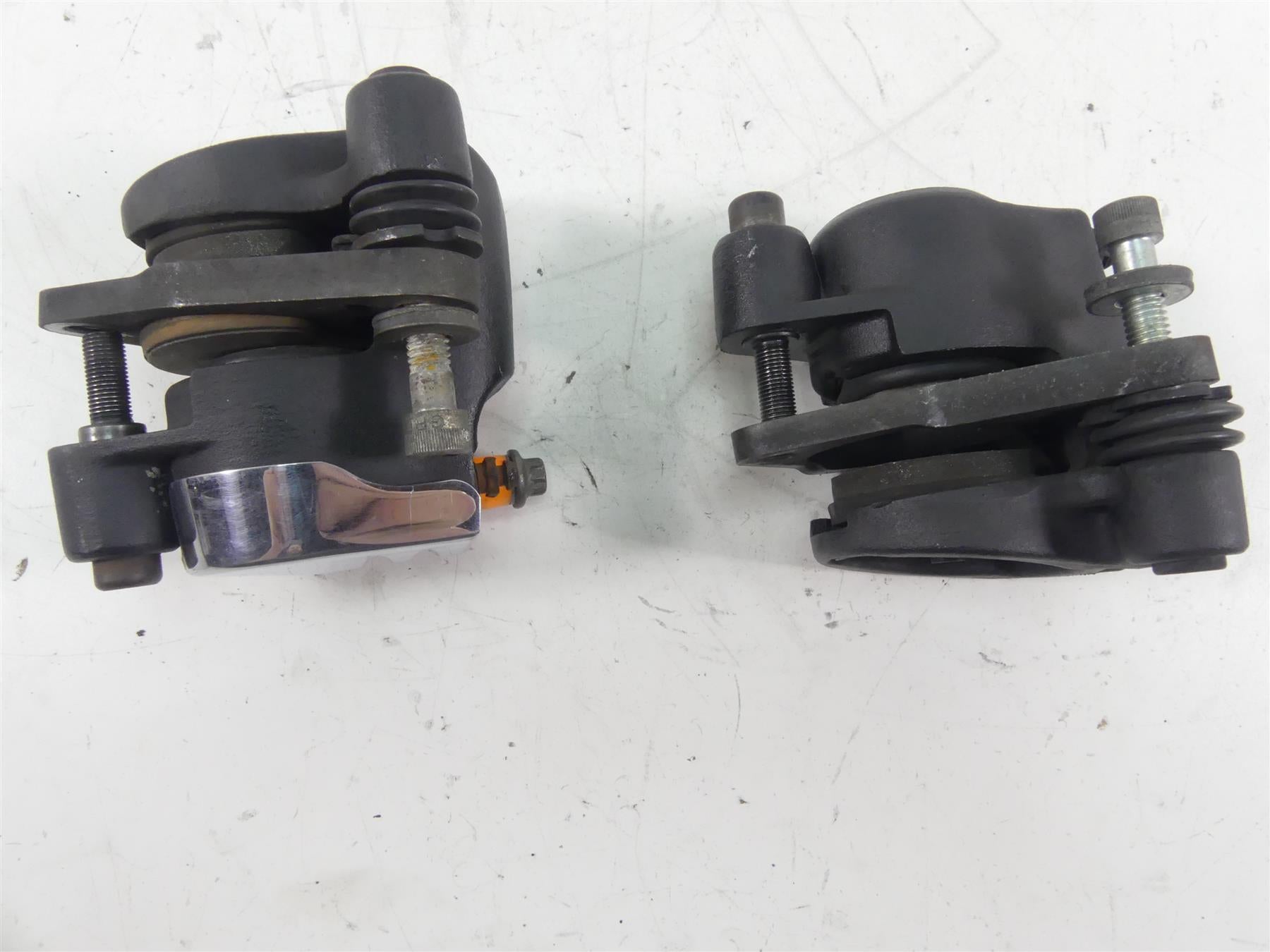 1998 Harley Dyna FXDL Low Rider Front Brake Caliper Set 44023-83C 44046-84C {{ shop.shopifyCountryName }} - Mototech271