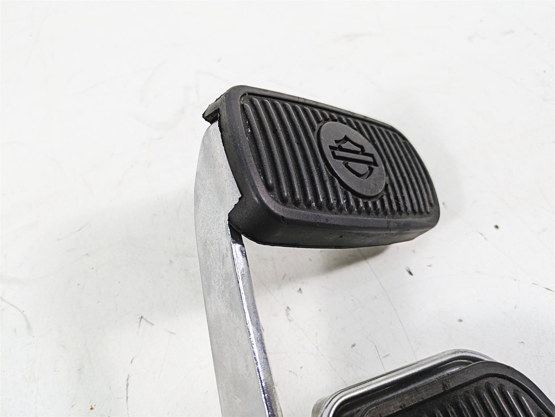 2011 Harley Touring FLHR Road King Front Right Floorboard Brake Pedal 50621-06 {{ shop.shopifyCountryName }} - Mototech271