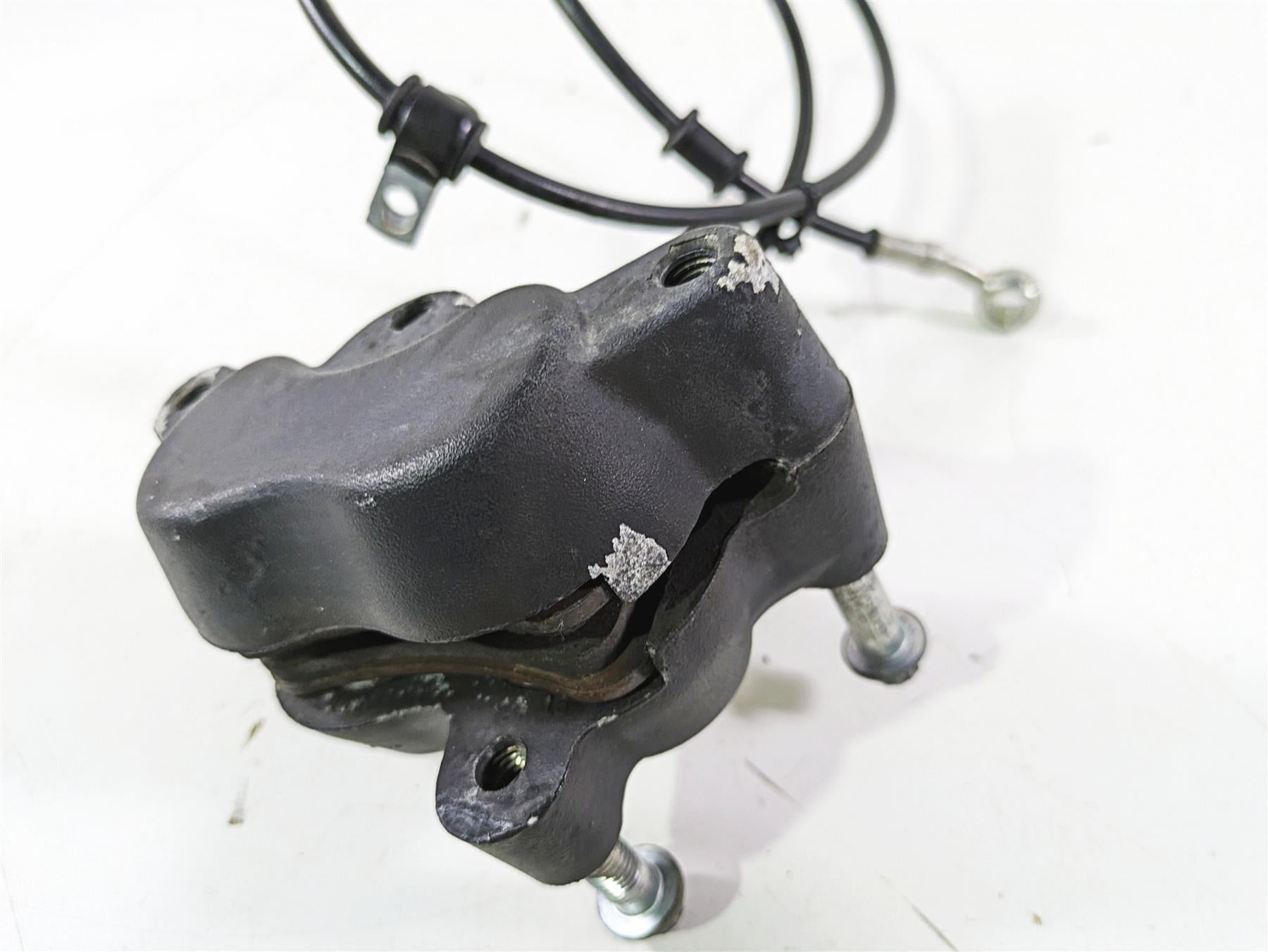 2012 Harley FLD Dyna Switchback Front Brake Caliper & Line 41300001 {{ shop.shopifyCountryName }} - Mototech271