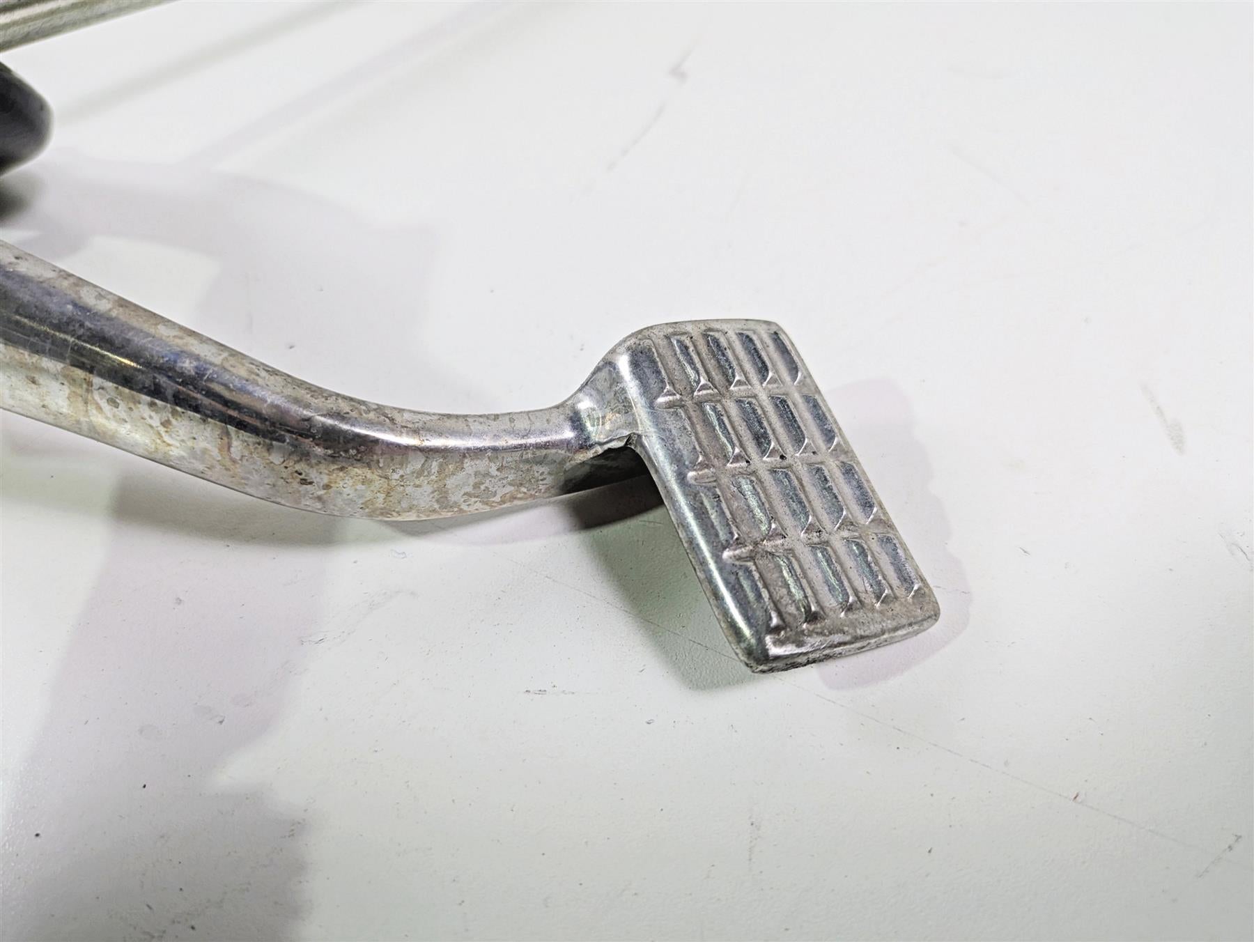 2007 Harley Sportster XL1200 C Front Footpeg Shifter Brake Pedal Set 42651-04 {{ shop.shopifyCountryName }} - Mototech271