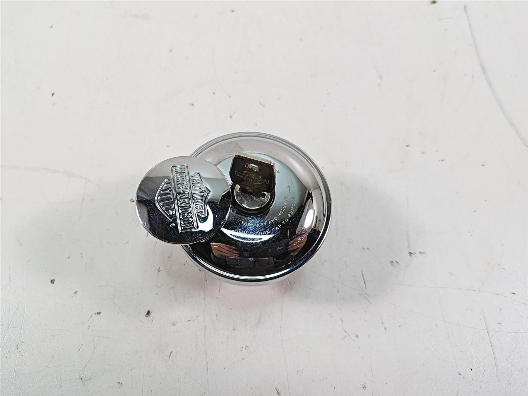 2006 Harley Softail FXSTSI Springer Chrome Fuel Gas Cap & Key {{ shop.shopifyCountryName }} - Mototech271