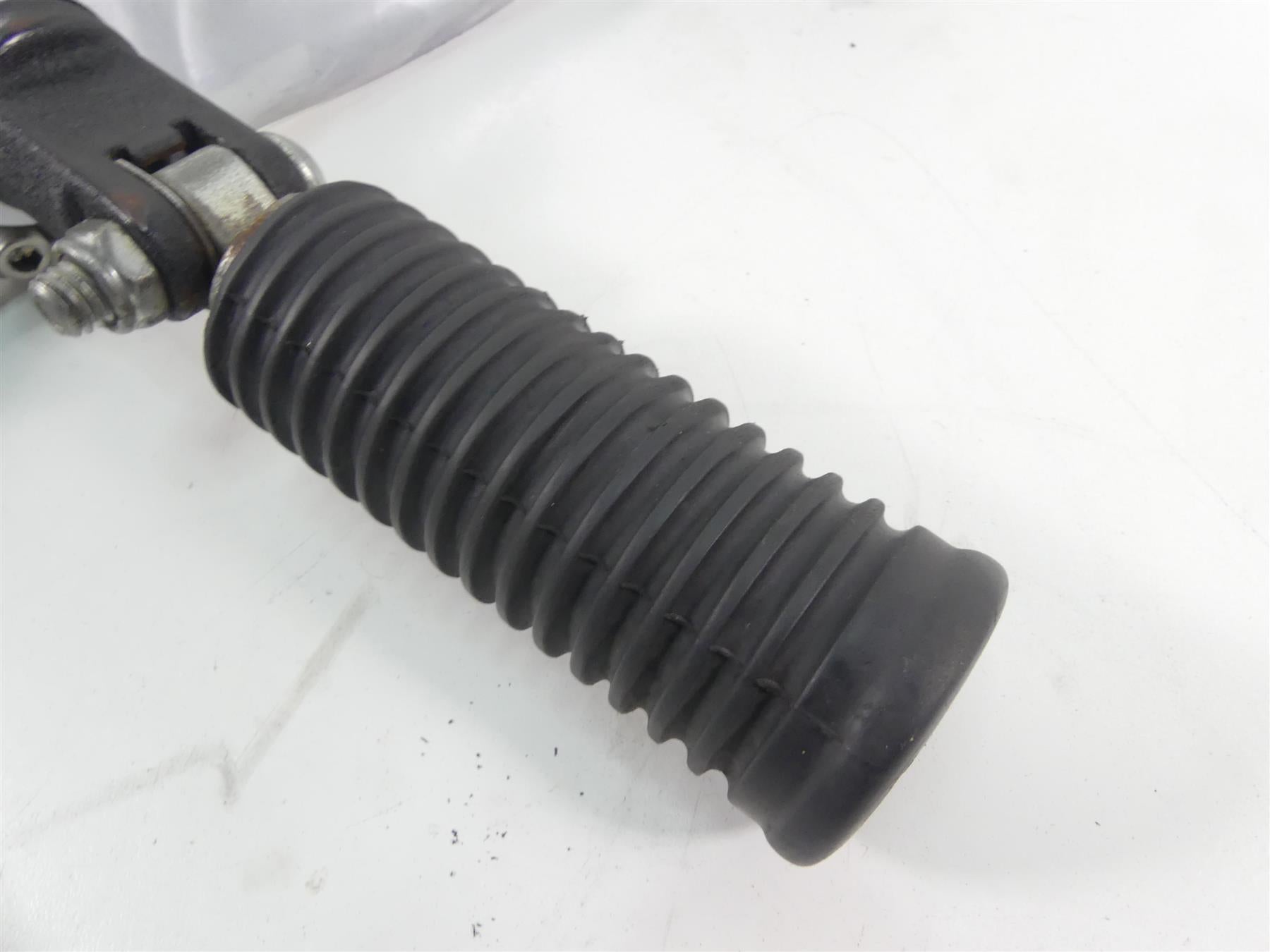 2014 Harley FXDF Dyna Fat Bob Front Right Fw Foot Peg & Brake Pedal 42481-03A {{ shop.shopifyCountryName }} - Mototech271