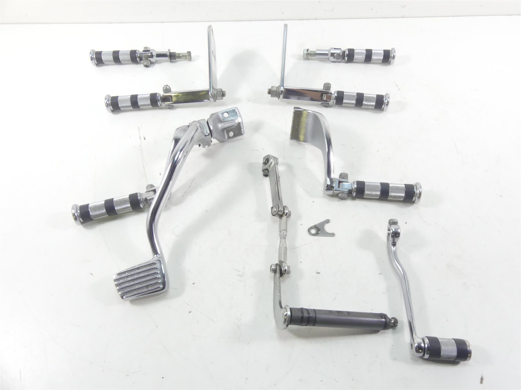 2000 Harley Dyna FXR4 CVO Super Glide Front Rear Footpeg Foot Peg Set 50639-81