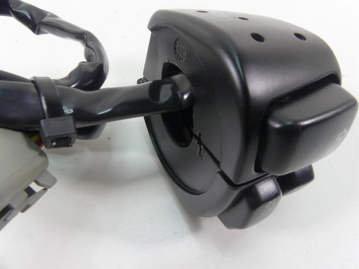 2006 Harley VRSCD Night Rod Left Hand Lights Blinker Control Switch 71682-06A {{ shop.shopifyCountryName }} - Mototech271