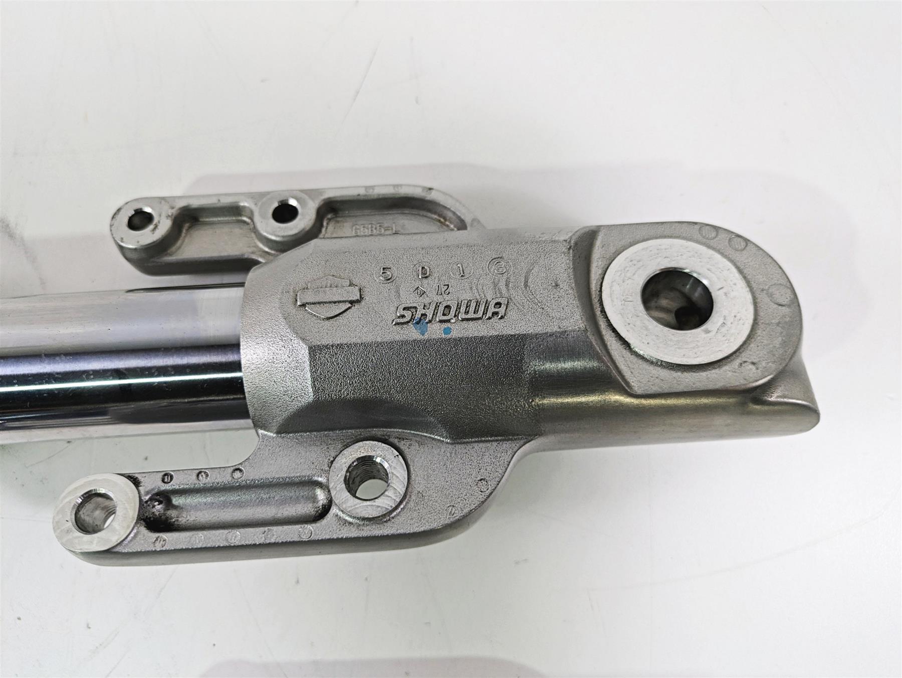 2006 Harley VRSCR Street V-Rod Front Fork Leg Set Straight 46774-06 46775-06 {{ shop.shopifyCountryName }} - Mototech271