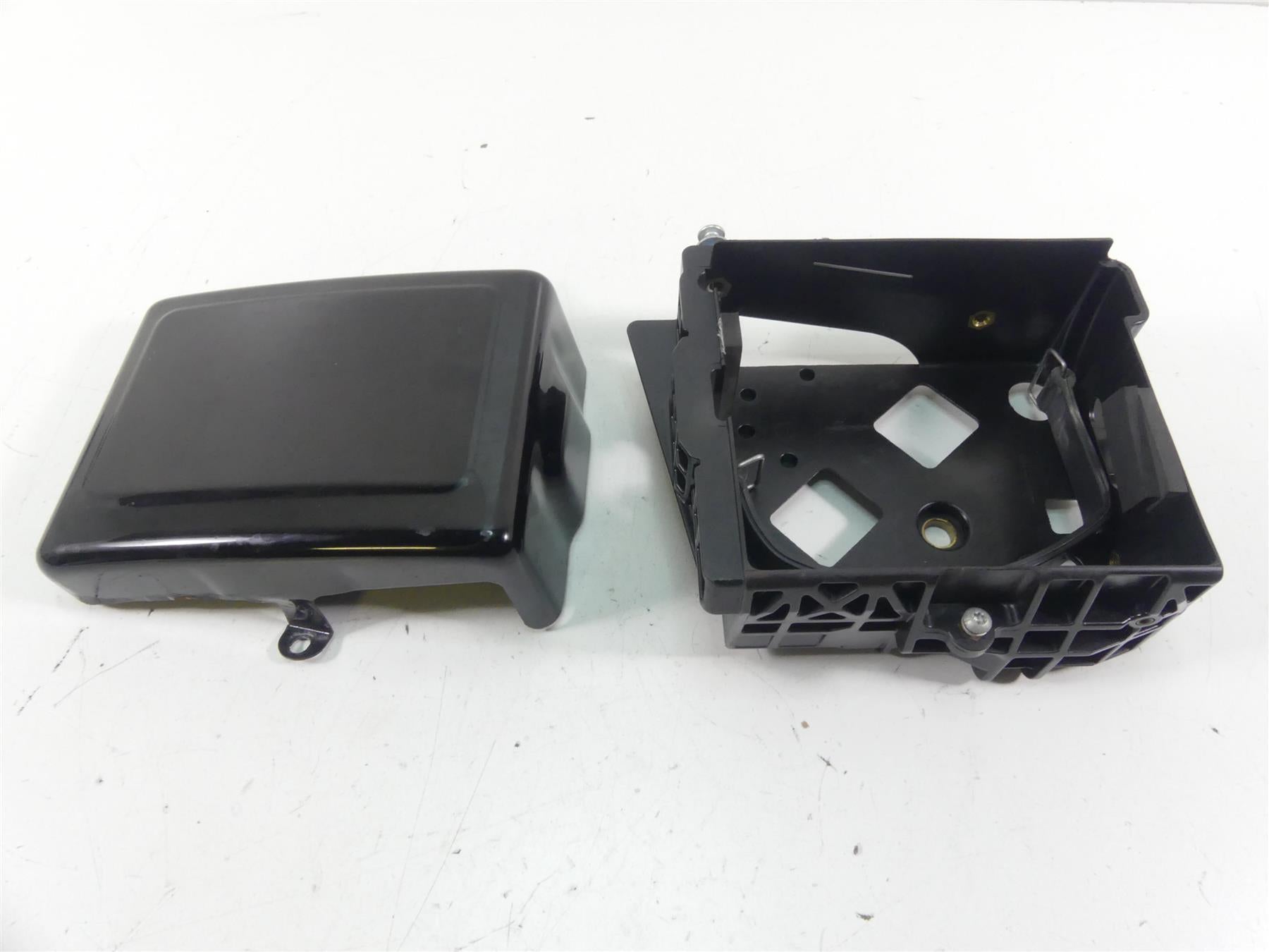 2015 Harley FXDF Dyna Fat Bob Battery Tray Carrier & Cover 70379-06B 66444-12DH | Mototech271