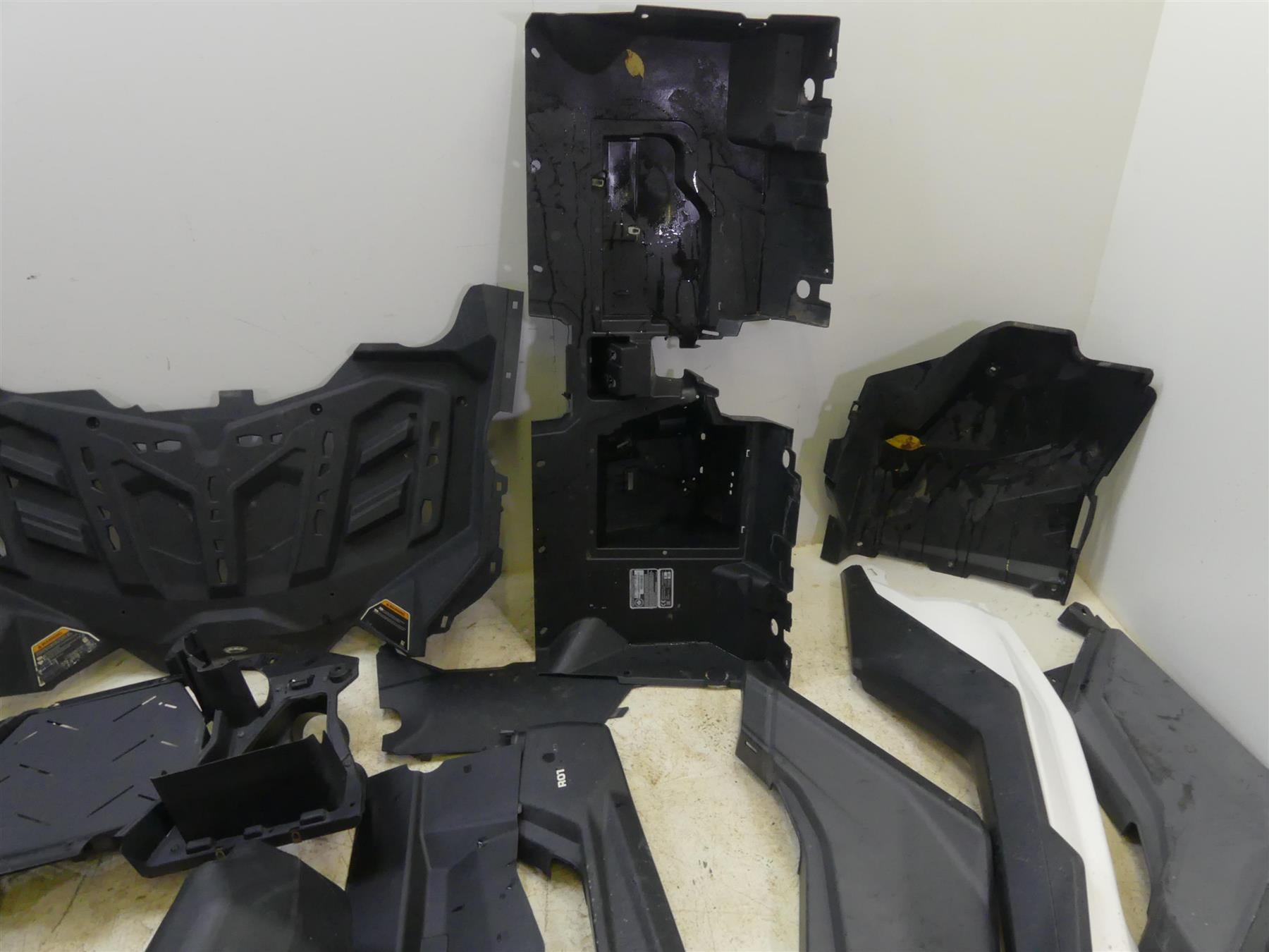 2018 Can Am Maverick X3 Turbo STD Body Plastic Fairings Covers Set 705009508 {{ shop.shopifyCountryName }} - Mototech271
