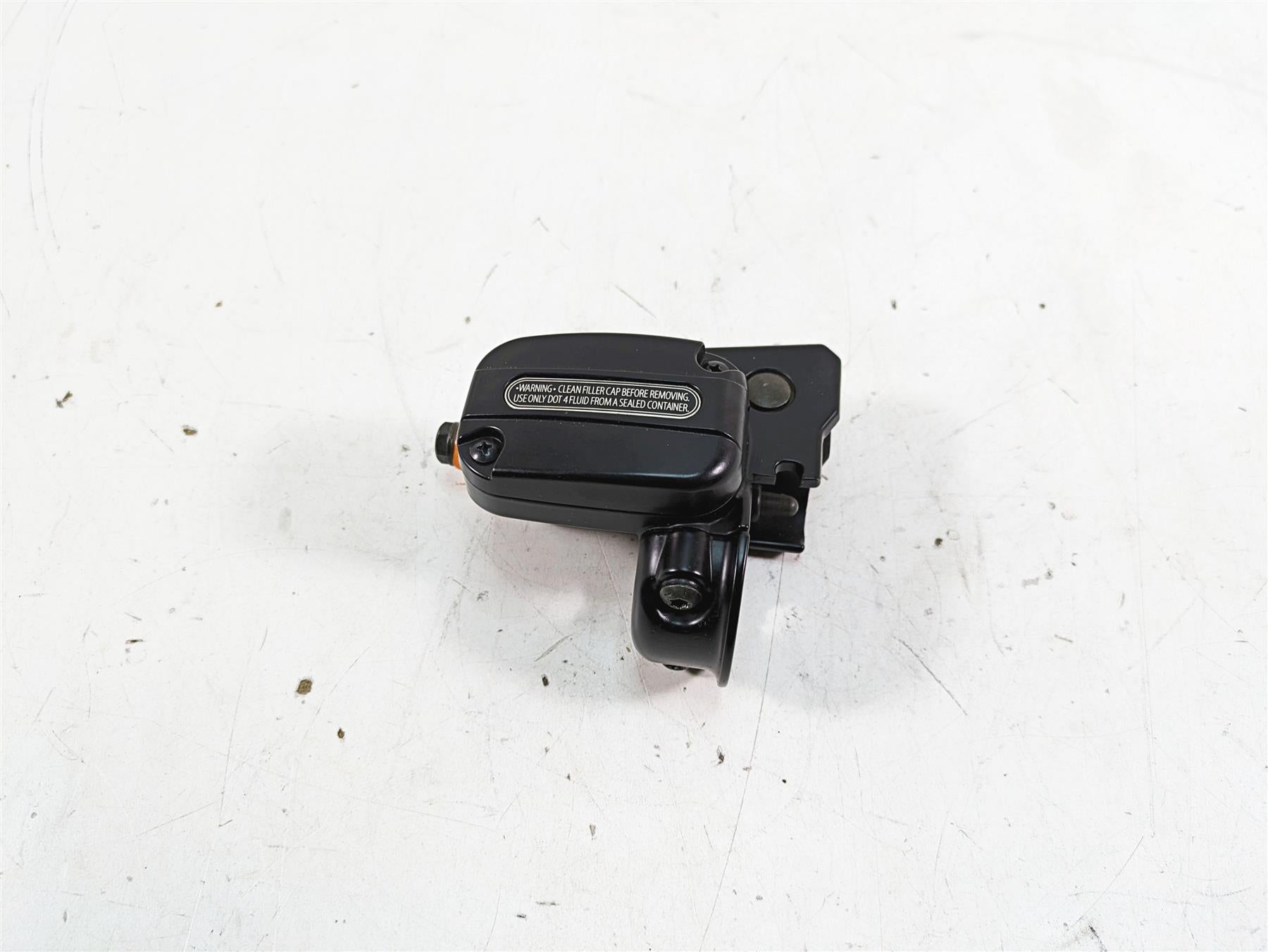 2009 Harley Touring FLHTCU Electra Glide Front Brake Master Cylinder 44551-08F {{ shop.shopifyCountryName }} - Mototech271