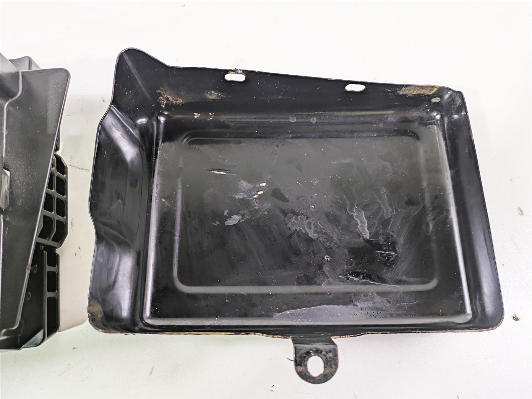2015 Harley FXDF Dyna Fat Bob Right Battery Tray & Cover 66444-12DH 70379-06B {{ shop.shopifyCountryName }} - Mototech271