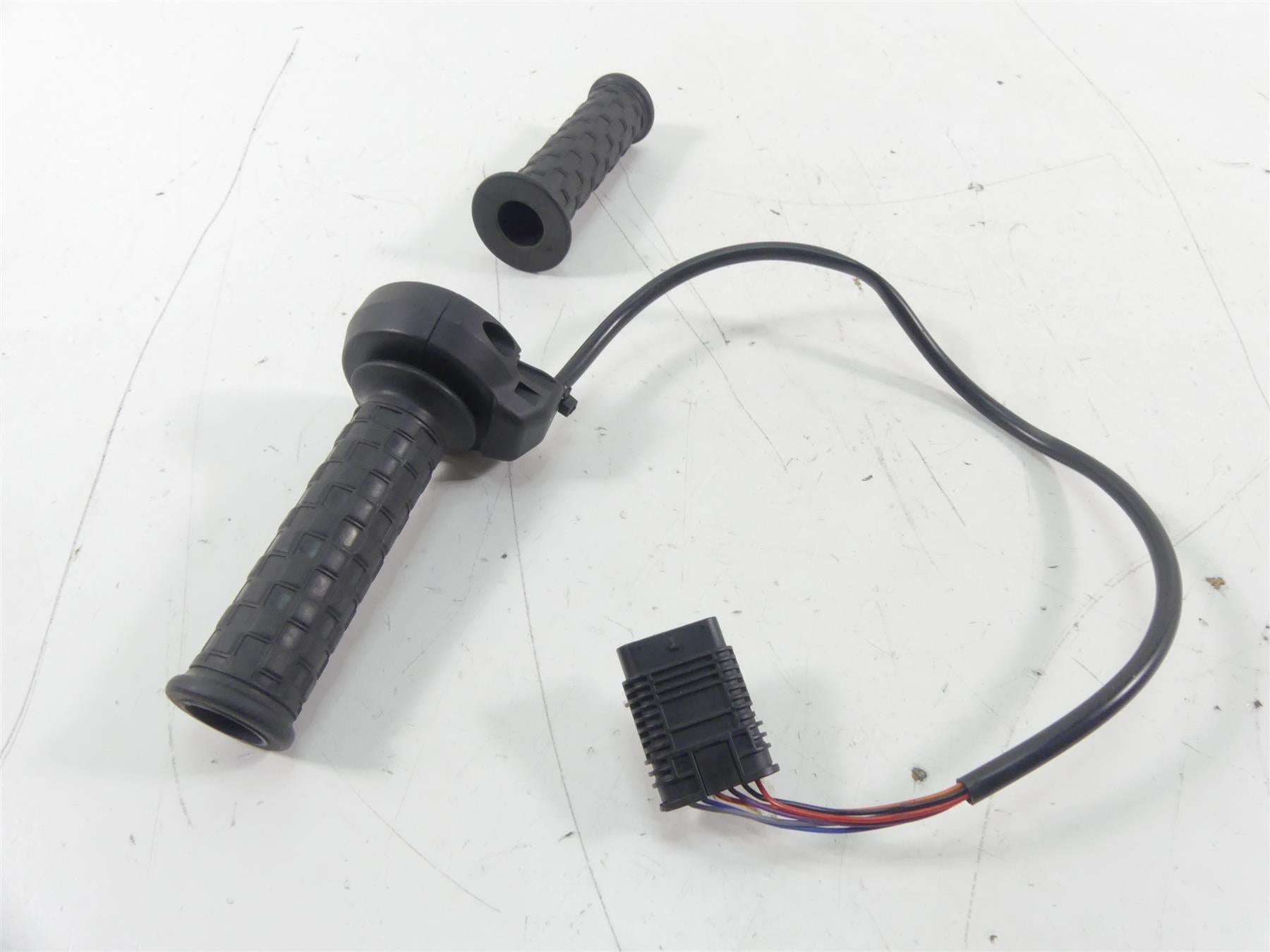 2019 Indian Motorcycle Co. FTR1200 Fly Ride By Wire Throttle Grip 2414219 {{ shop.shopifyCountryName }} - Mototech271
