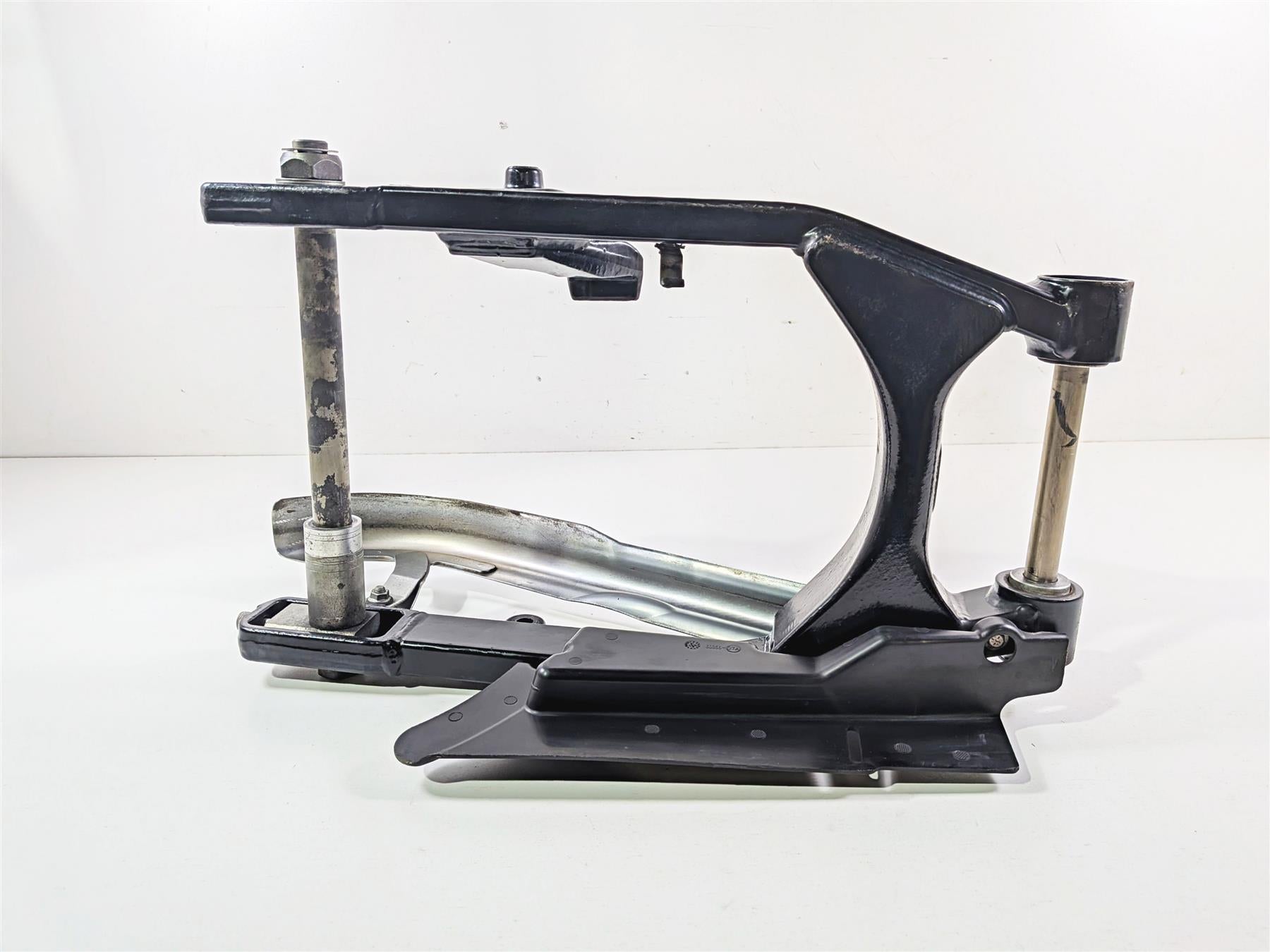 2014 Harley FXDL Dyna Low Rider Rear Swingarm & Belt Guards 47820-10 {{ shop.shopifyCountryName }} - Mototech271