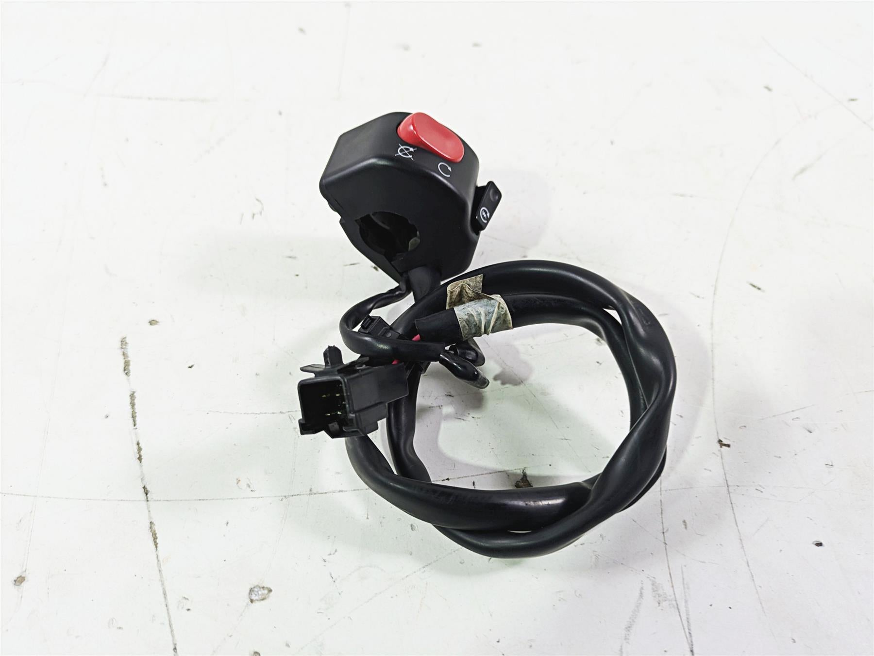2012 Triumph Daytona 675 Right Hand Start Stop Control Switch T2049237 {{ shop.shopifyCountryName }} - Mototech271