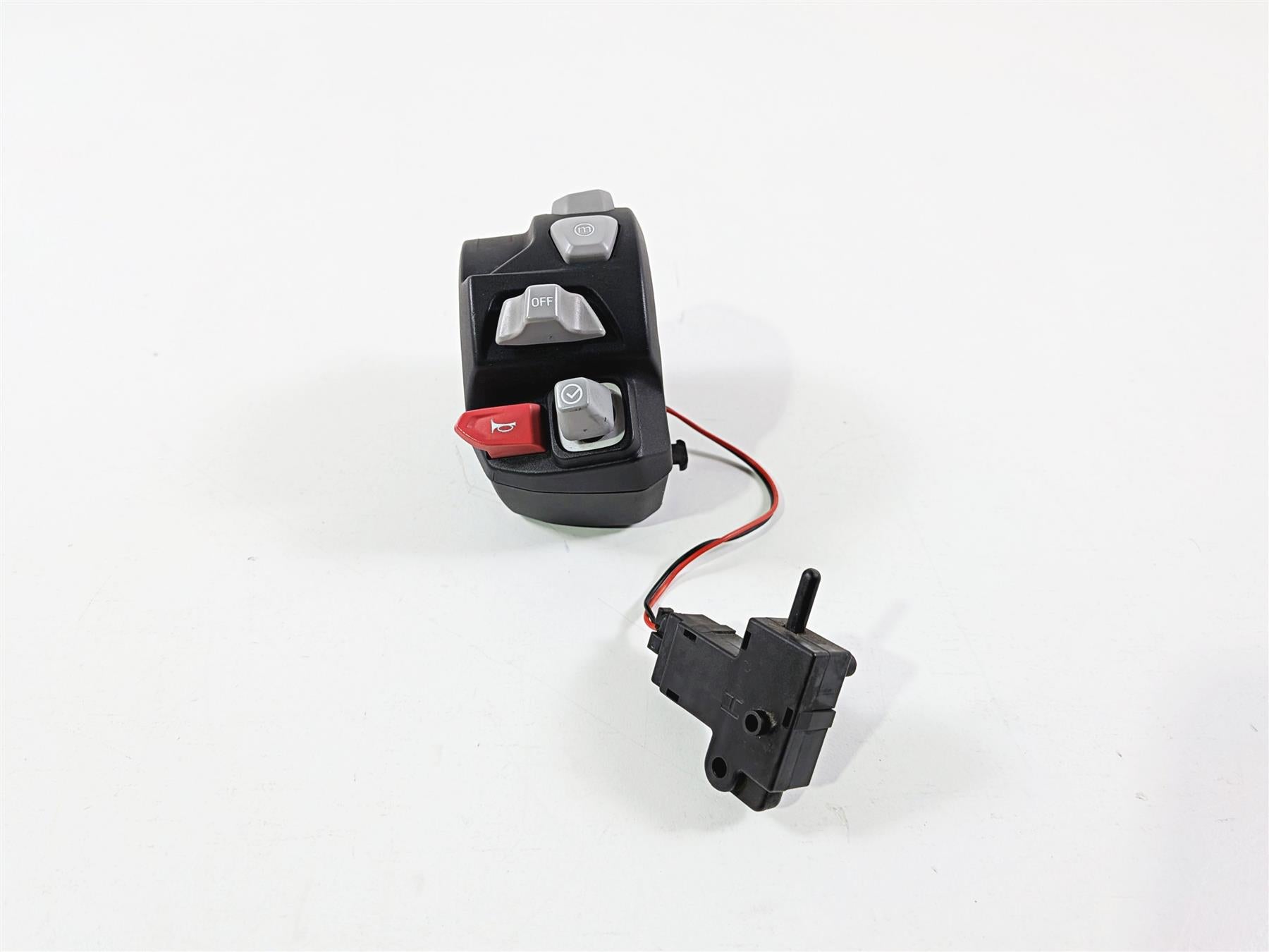 2019 Triumph Speed Triple RS 1050 Left Hand Control Switch Cruise T2044781 {{ shop.shopifyCountryName }} - Mototech271