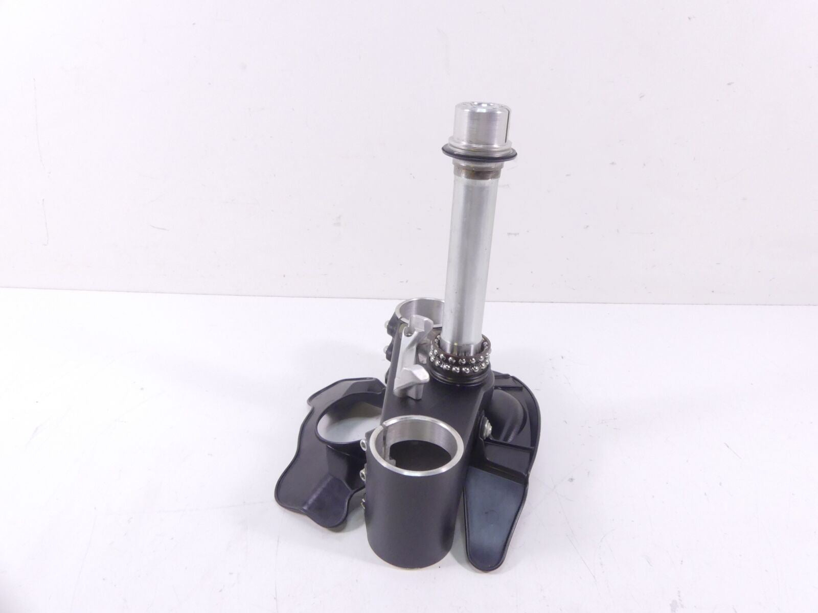 2013 Mv Agusta F4RR Lower Triple Tree Steering Clamp Ohlins 58mm 8A00B4759 {{ shop.shopifyCountryName }} - Mototech271