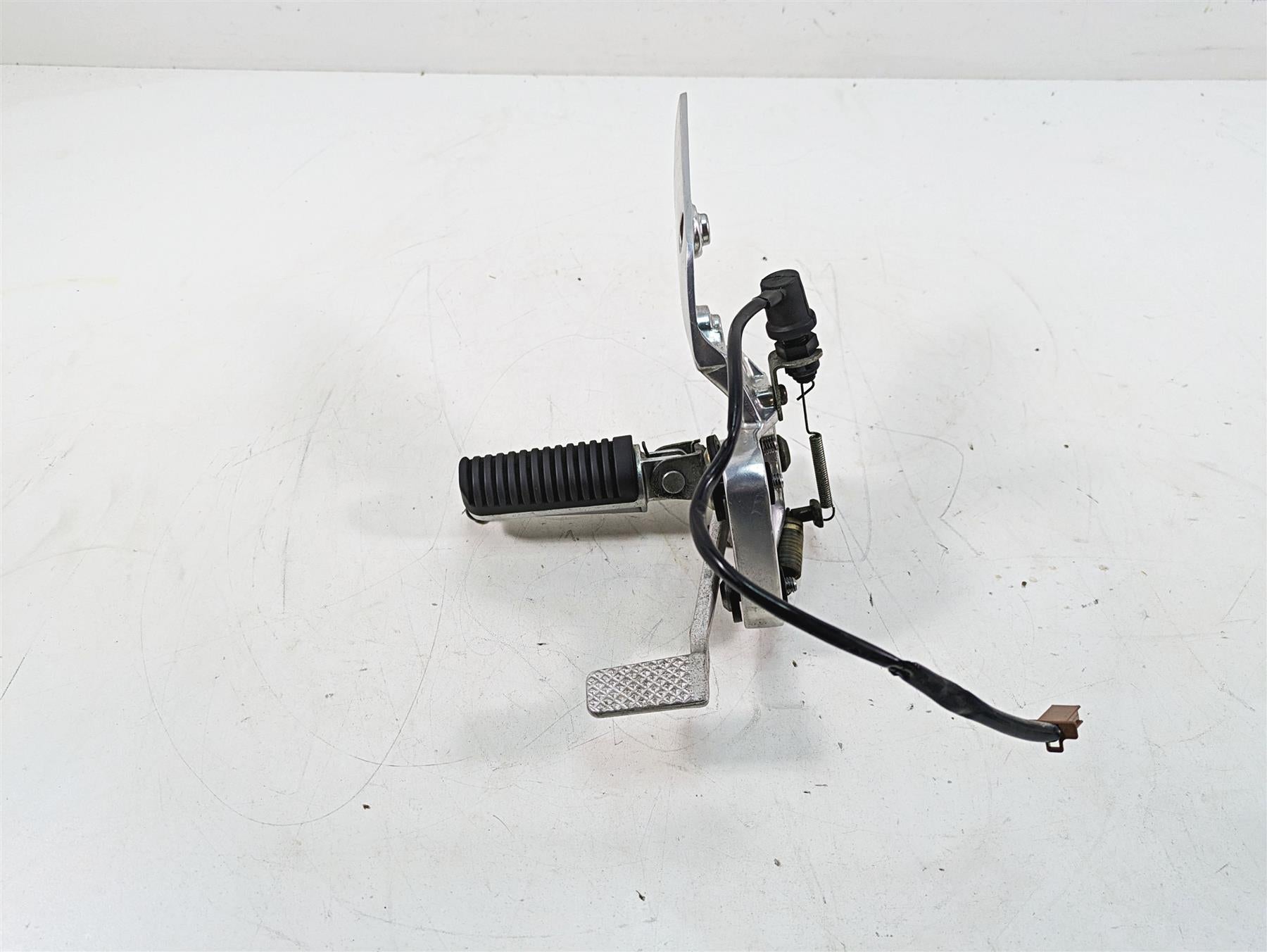 2002 Yamaha FZ1 FZS1000 Fazer Right Rider Footpeg & Brake Pedal 5LV-27443-01-00 {{ shop.shopifyCountryName }} - Mototech271