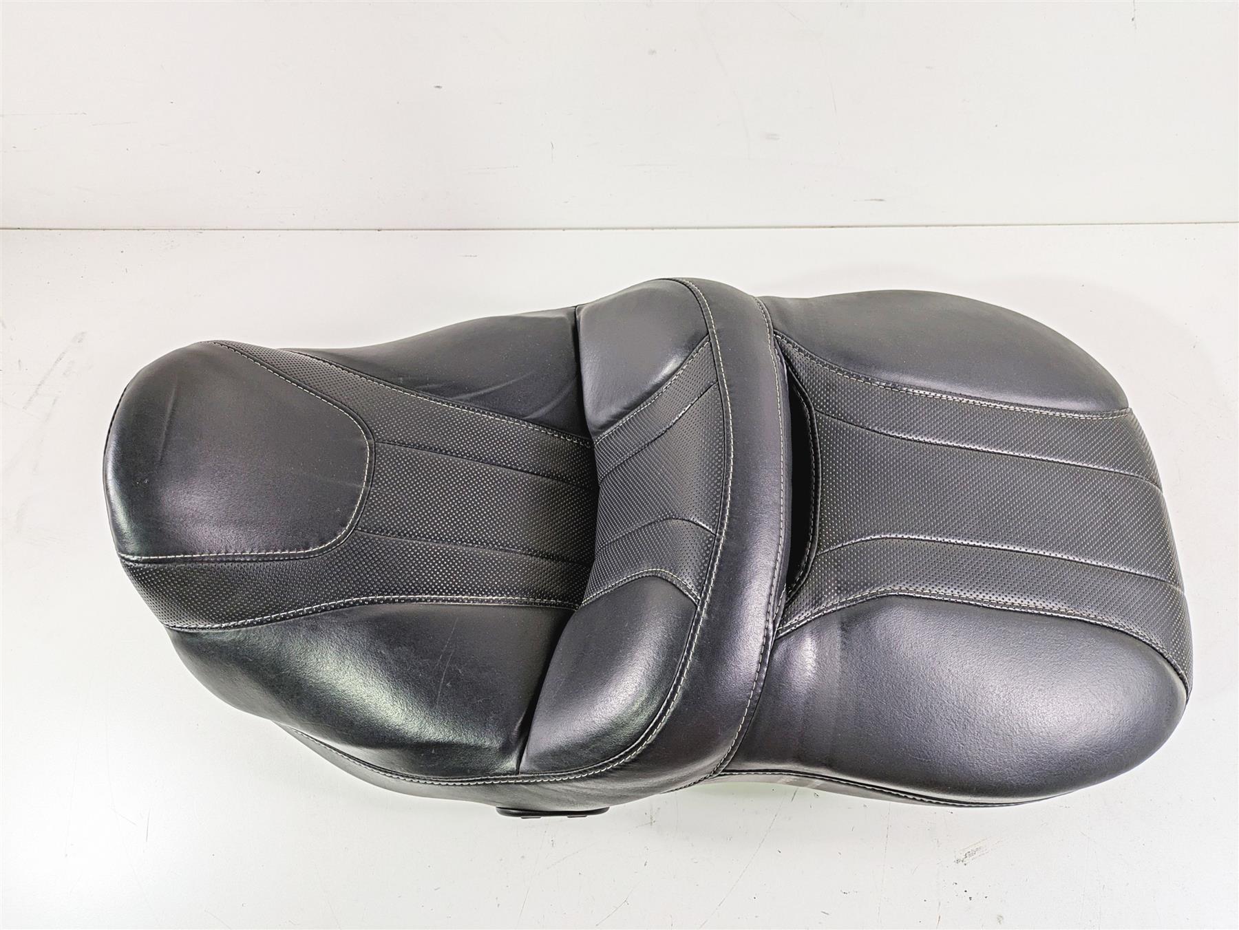 2017 Harley Touring FLHTKSE CVO E-Glide Heated Driver Seat Saddle 52000281 {{ shop.shopifyCountryName }} - Mototech271