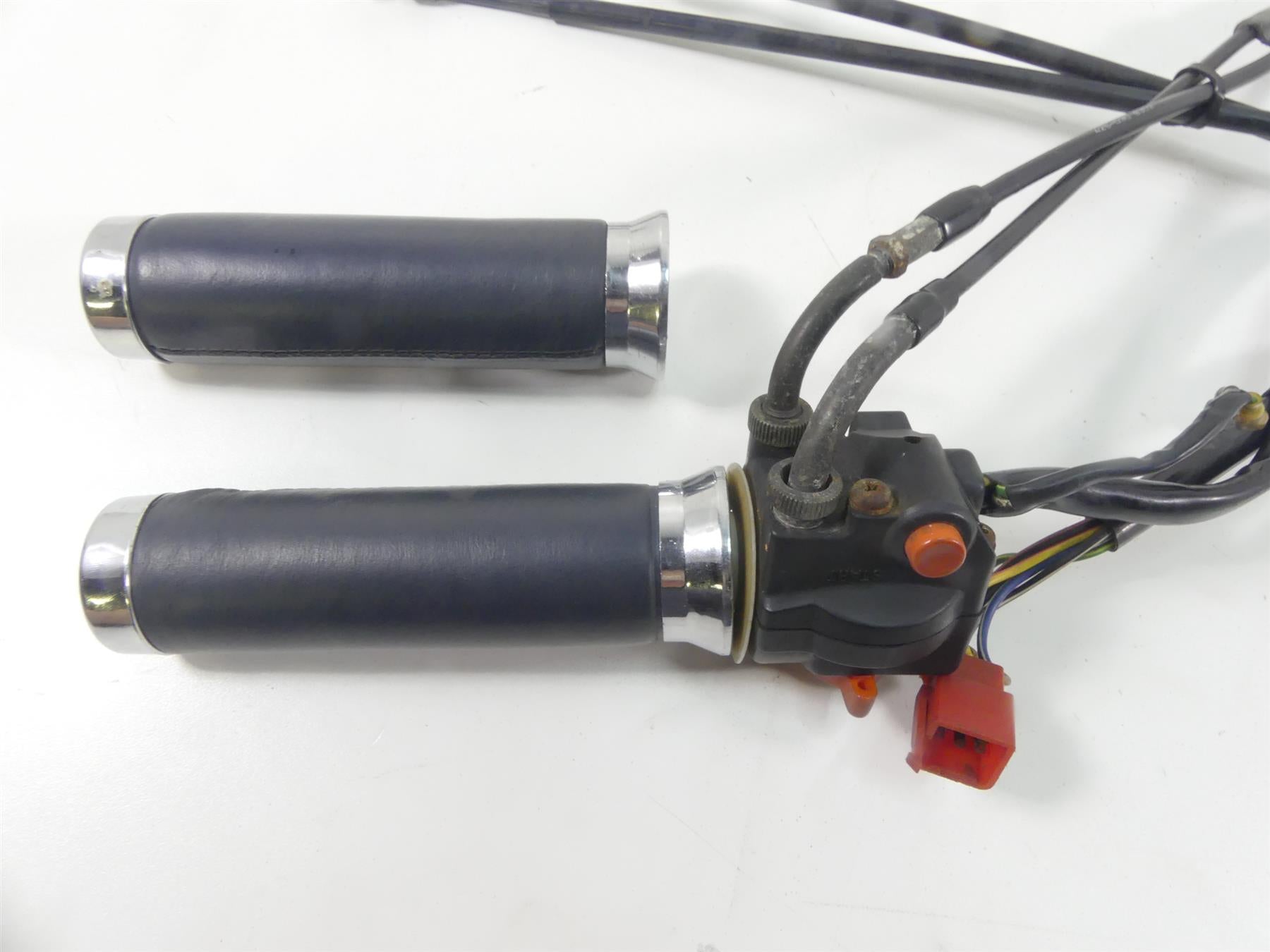 1980 Honda CB750C Custom Right Throttle Control Switch Set 35130-463-505 {{ shop.shopifyCountryName }} - Mototech271