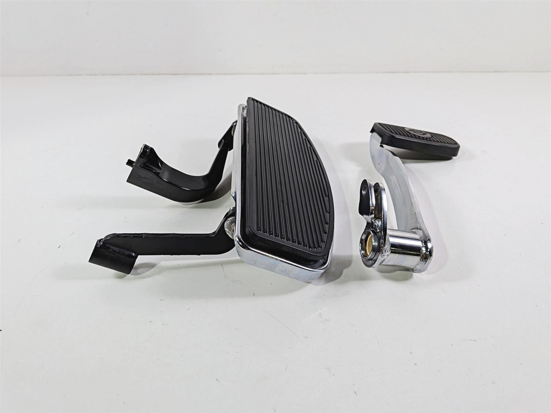 2014 Harley Touring FLHTK Electra Glide Right Floor Board Brake Pedal 50621-06-Mototech271