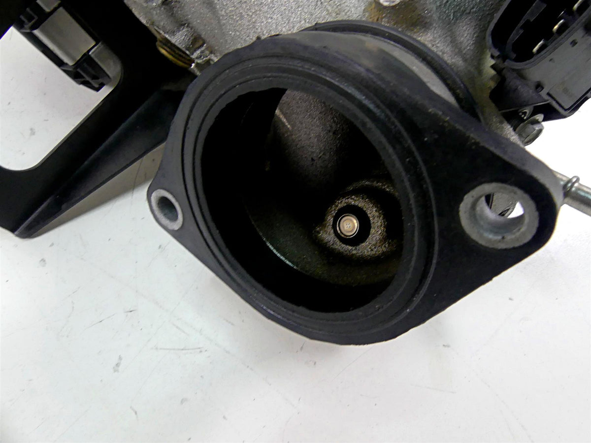 2019 Indian Chieftain Classic Bosch Throttle Body & Intake Manifold 1204685 {{ shop.shopifyCountryName }} - Mototech271