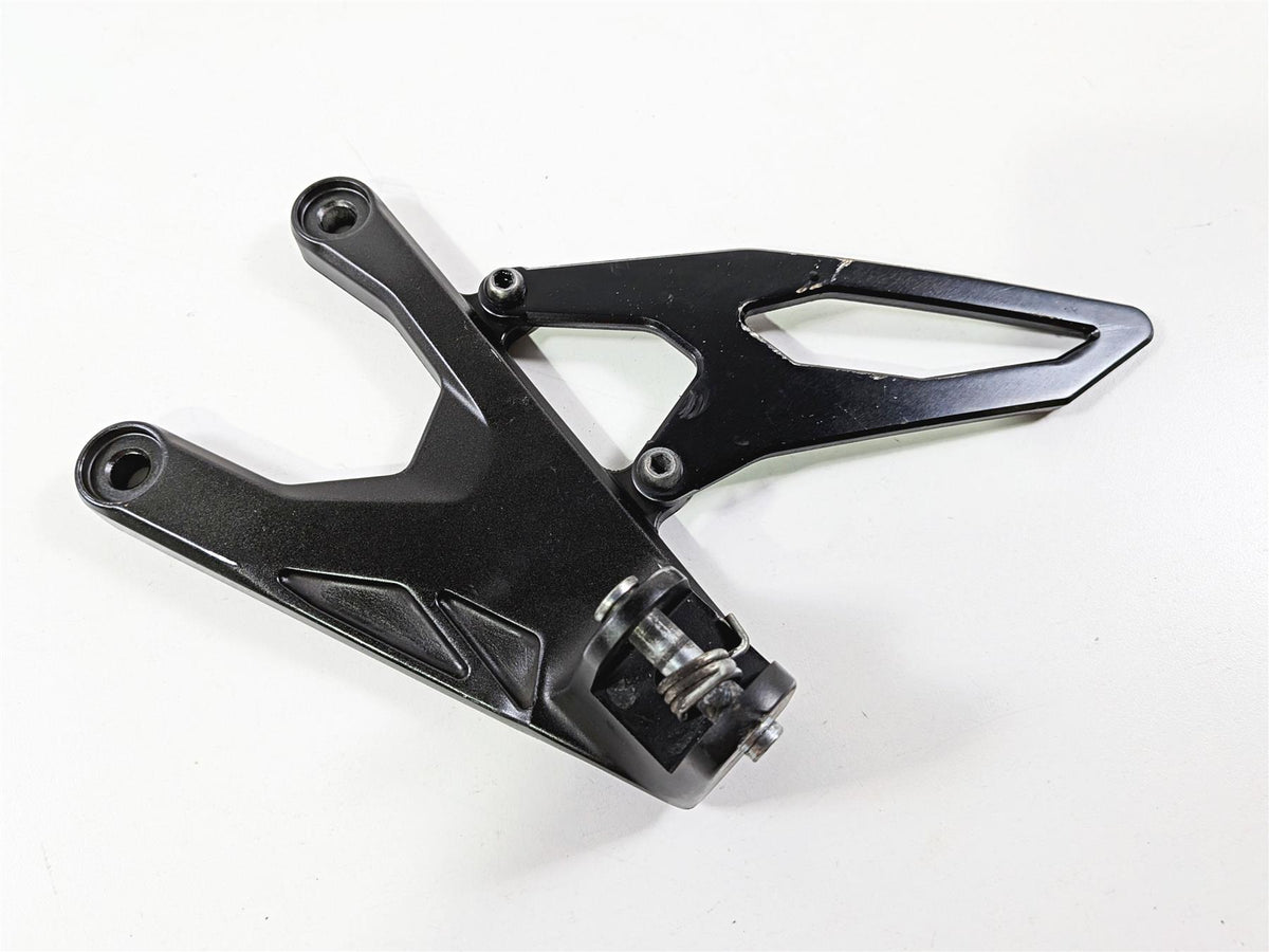 2024 Yamaha YZF R1 RN65 Front Left Rider Footpeg Mount - Read 2CR-27442-00-00 {{ shop.shopifyCountryName }} - Mototech271
