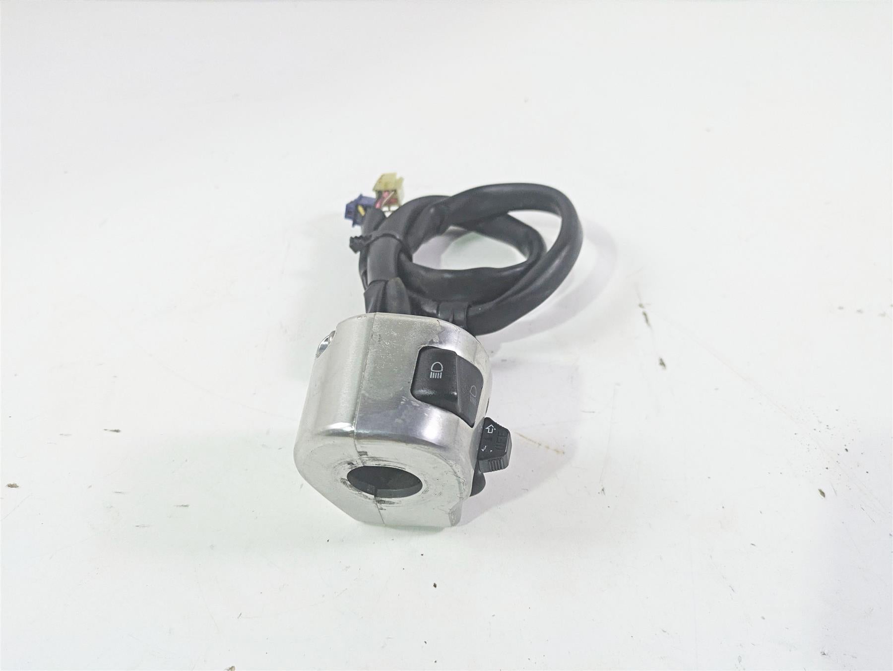 2006 Yamaha XVS650 V-Star Classic Left Hand Control Switch 5VN-83973-20-00 {{ shop.shopifyCountryName }} - Mototech271