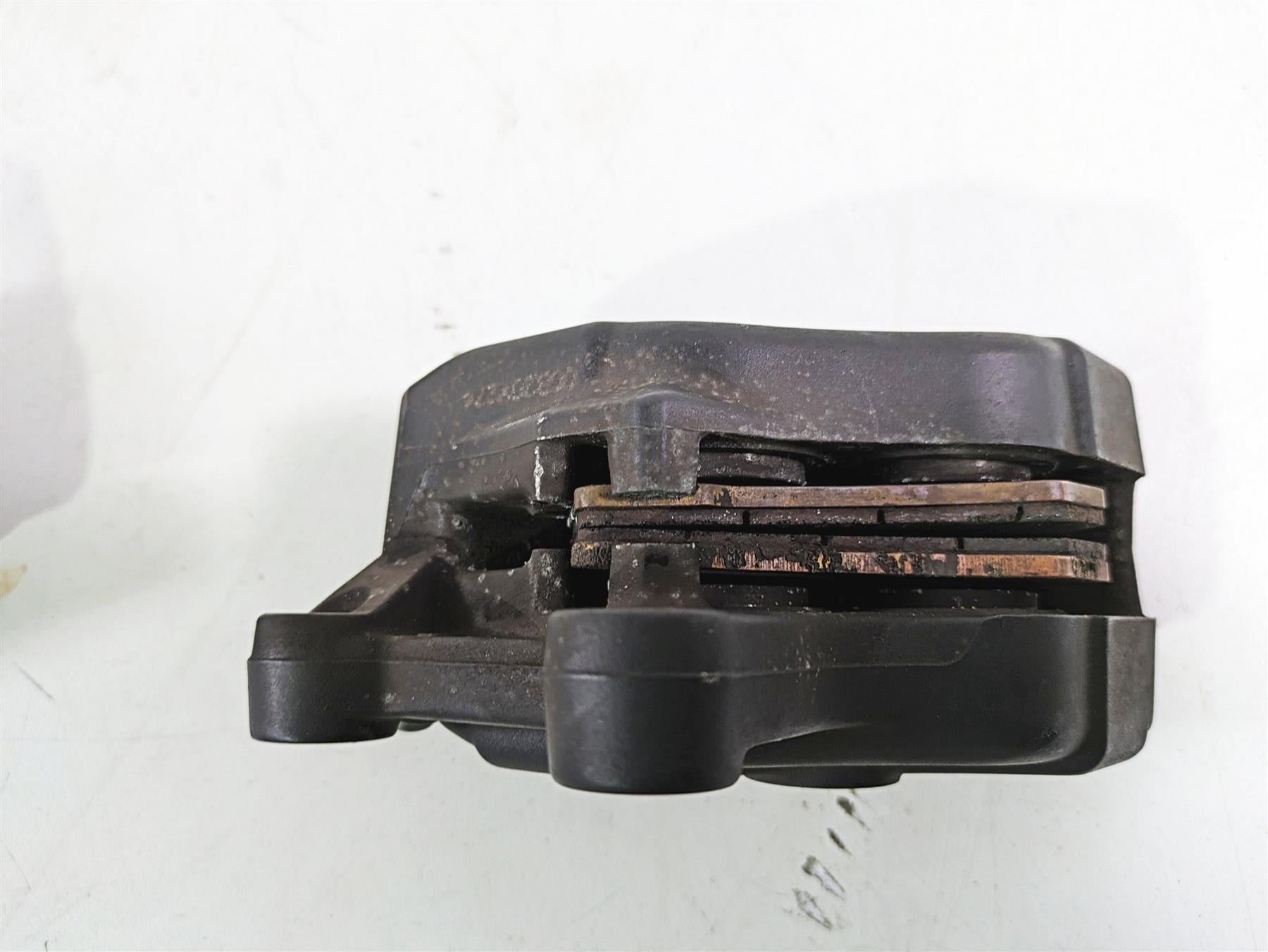 2020 Harley Touring FLHT Electra Glide Front Brake Caliper Set 43027-08 44023-08 {{ shop.shopifyCountryName }} - Mototech271