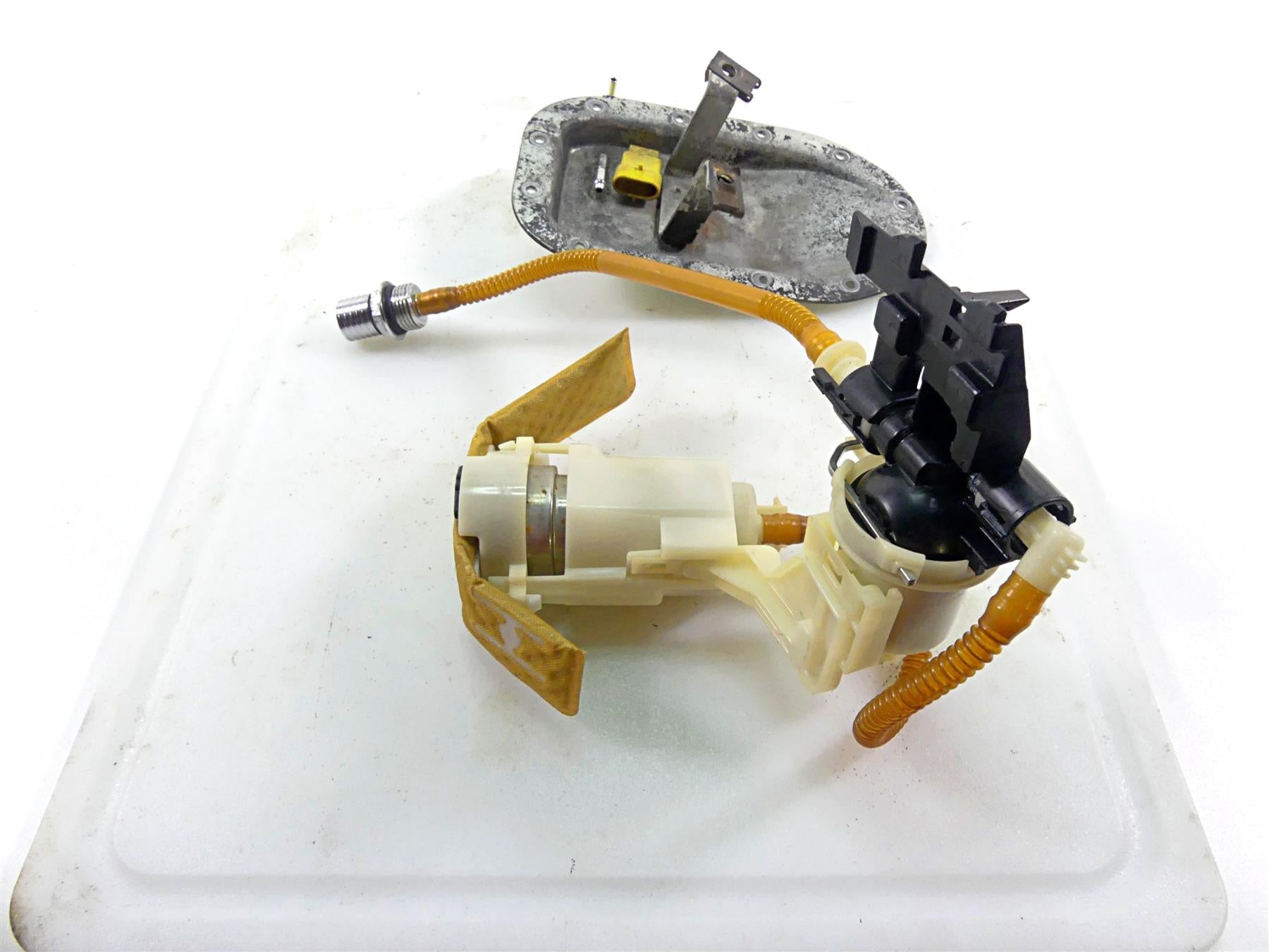 2011 Harley FXDWG Dyna Wide Glide Fuel Gas Petrol Pump - Tested 75218-04D {{ shop.shopifyCountryName }} - Mototech271