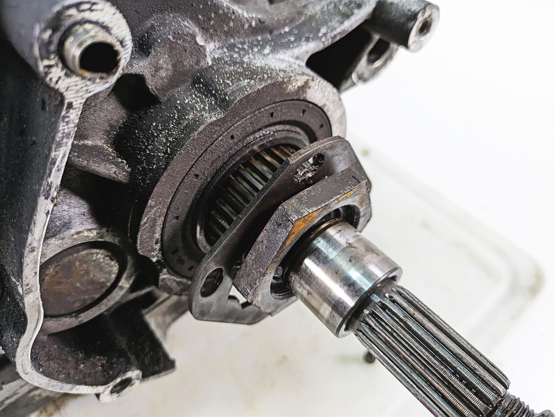 2009 Harley FXDC Dyna Super Glide Custom 6-Speed Transmission Gear Box 33091-06A {{ shop.shopifyCountryName }} - Mototech271