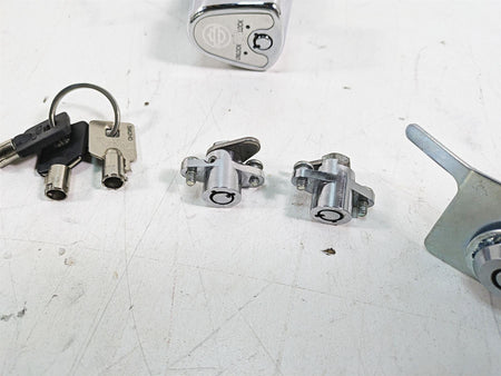2010 Harley Touring FLHTCU Electra Glide Ignition Switch Key Lock Set 71572-06 {{ shop.shopifyCountryName }} - Mototech271