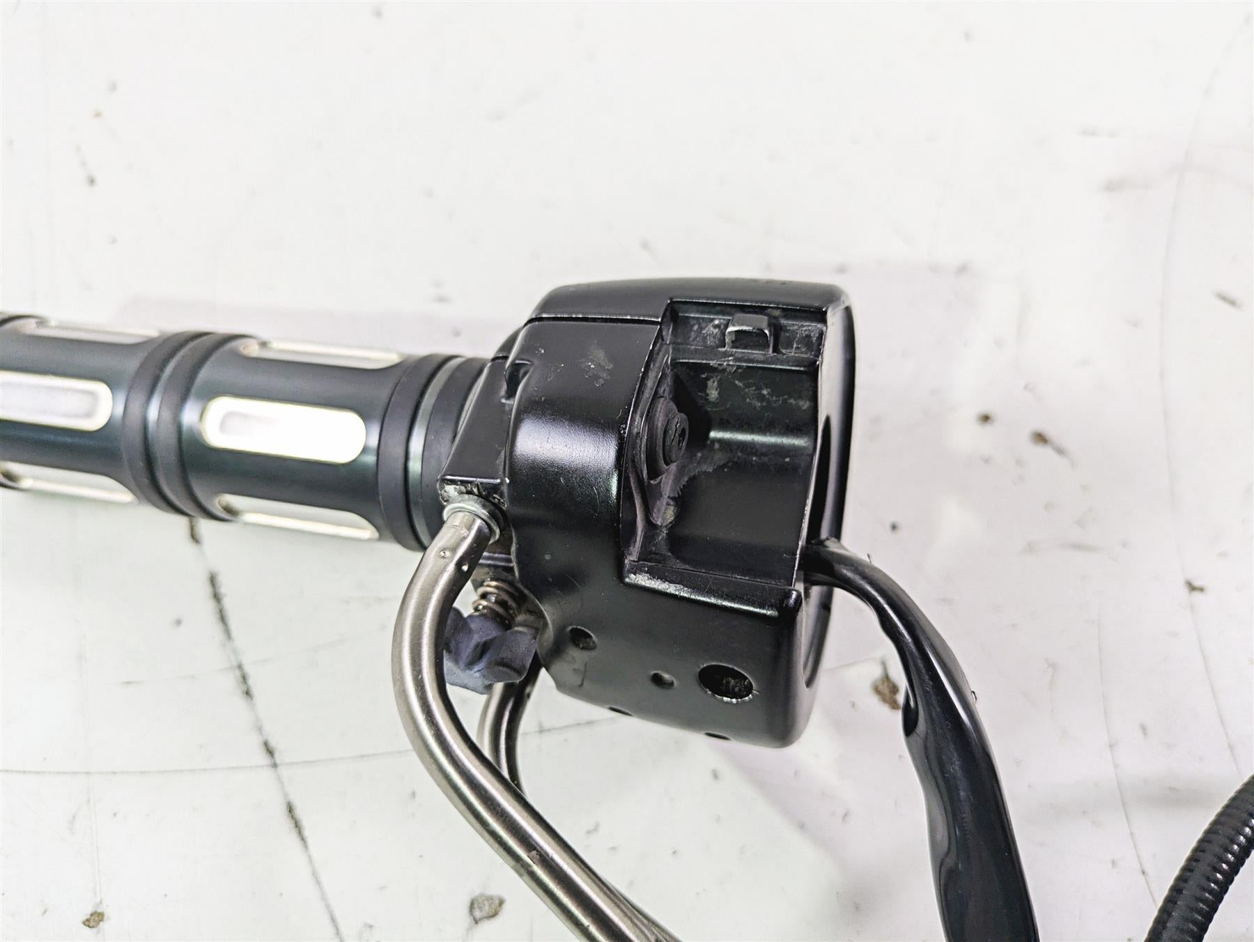 2012 Harley VRSCF Muscle V Rod Right Hand Control Switch - Read 71684-06A {{ shop.shopifyCountryName }} - Mototech271