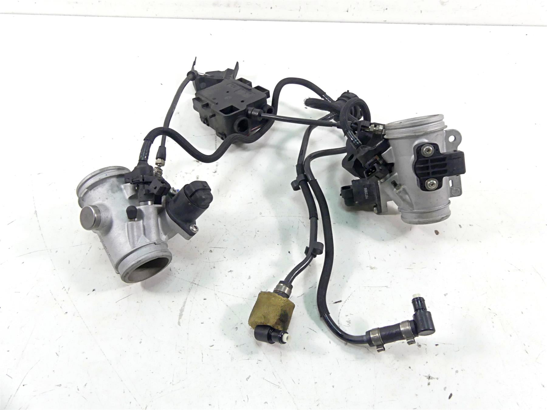 2009 BMW R1200 GS K25 Throttle Body Set & Cables - Read 13547705239 13547705239 {{ shop.shopifyCountryName }} - Mototech271