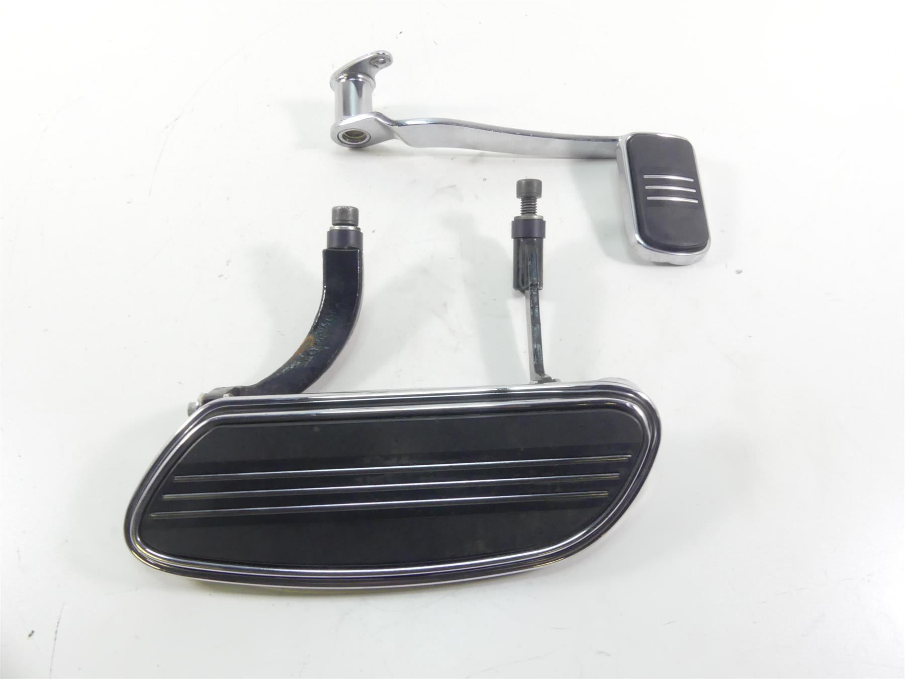 2005 Harley Touring FLHRSI Road King Right Floorboard + Brake Ped -Read 50518-83 {{ shop.shopifyCountryName }} - Mototech271