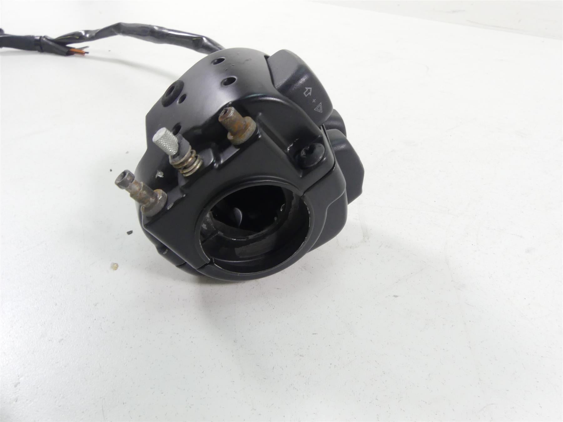 2015 Harley VRSCF Muscle Rod Right Start Stop Hand Control Switch 71684-06A {{ shop.shopifyCountryName }} - Mototech271