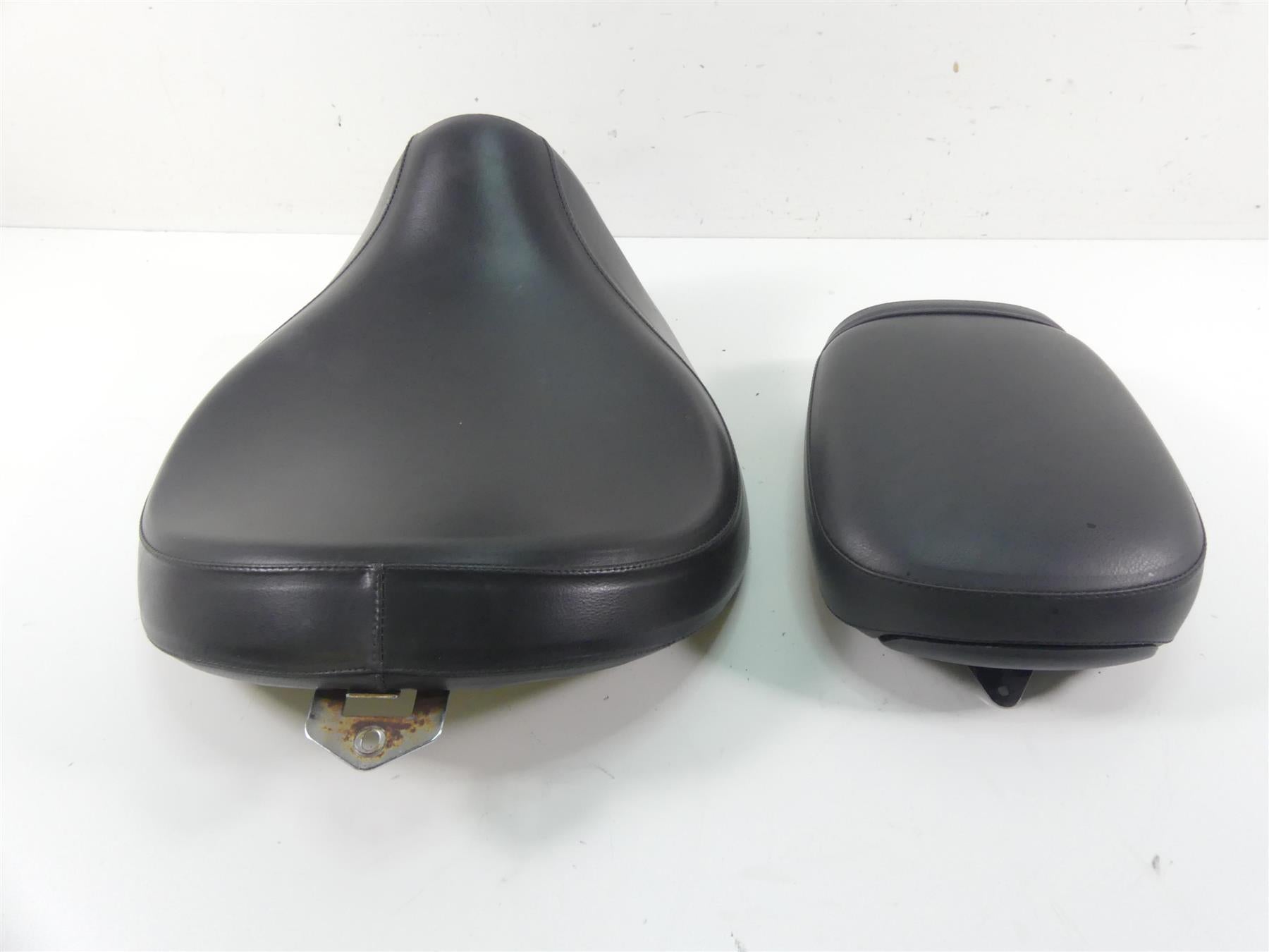 2002 Triumph Bonneville America Front Rear Seat Set T4020184 T4020187 {{ shop.shopifyCountryName }} - Mototech271