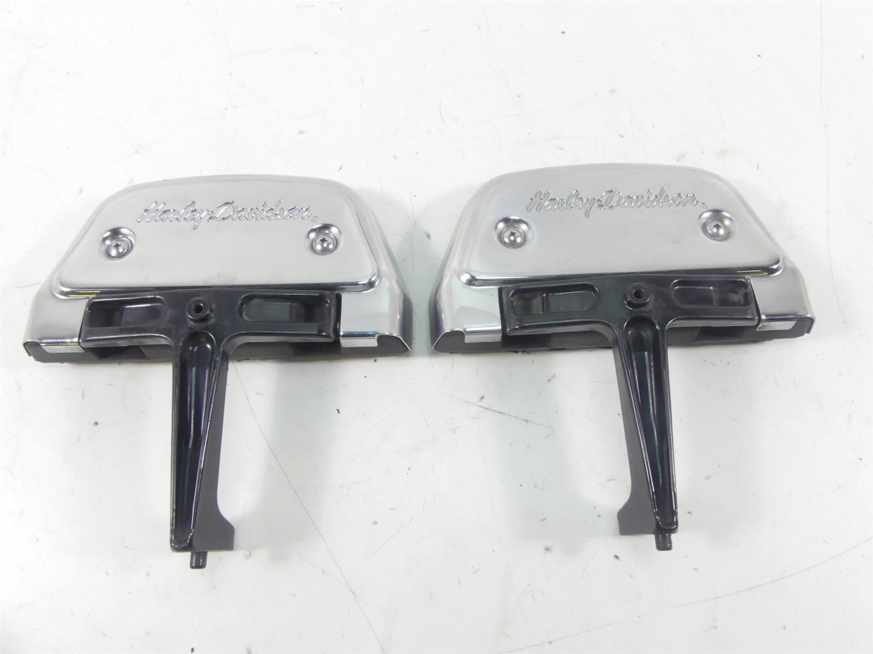 2006 Harley Touring FLHTCUI Electra Glide Passenger Floor Board Set 52719-93B | Mototech271