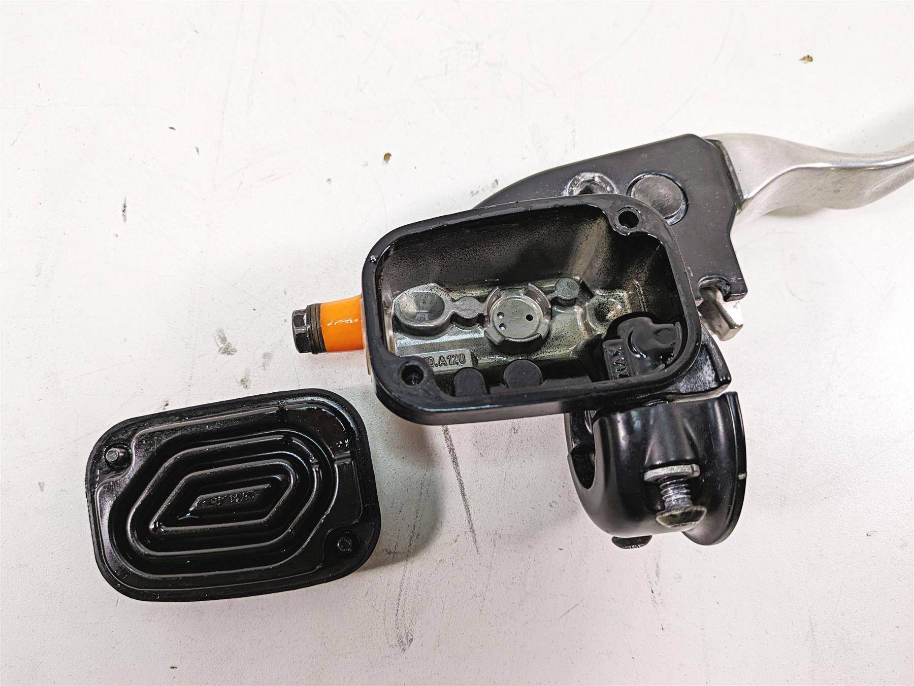 2011 Harley Touring FLTRU Road Glide Front Brake Master Cylinder 44551-08F {{ shop.shopifyCountryName }} - Mototech271