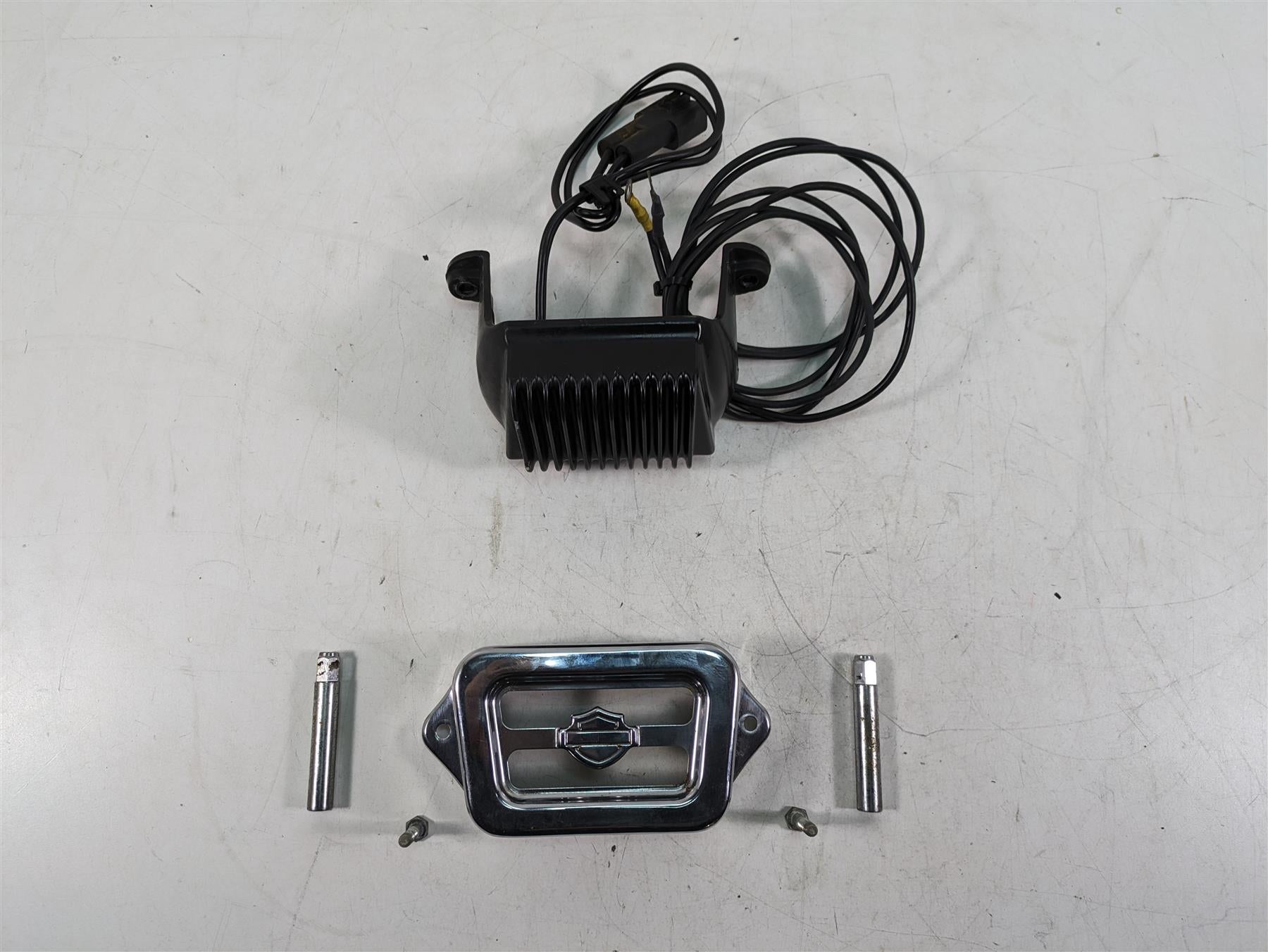 1999 Harley Touring FLHTC Electra Glide Rectifier Voltage Regulator 74505-97 {{ shop.shopifyCountryName }} - Mototech271