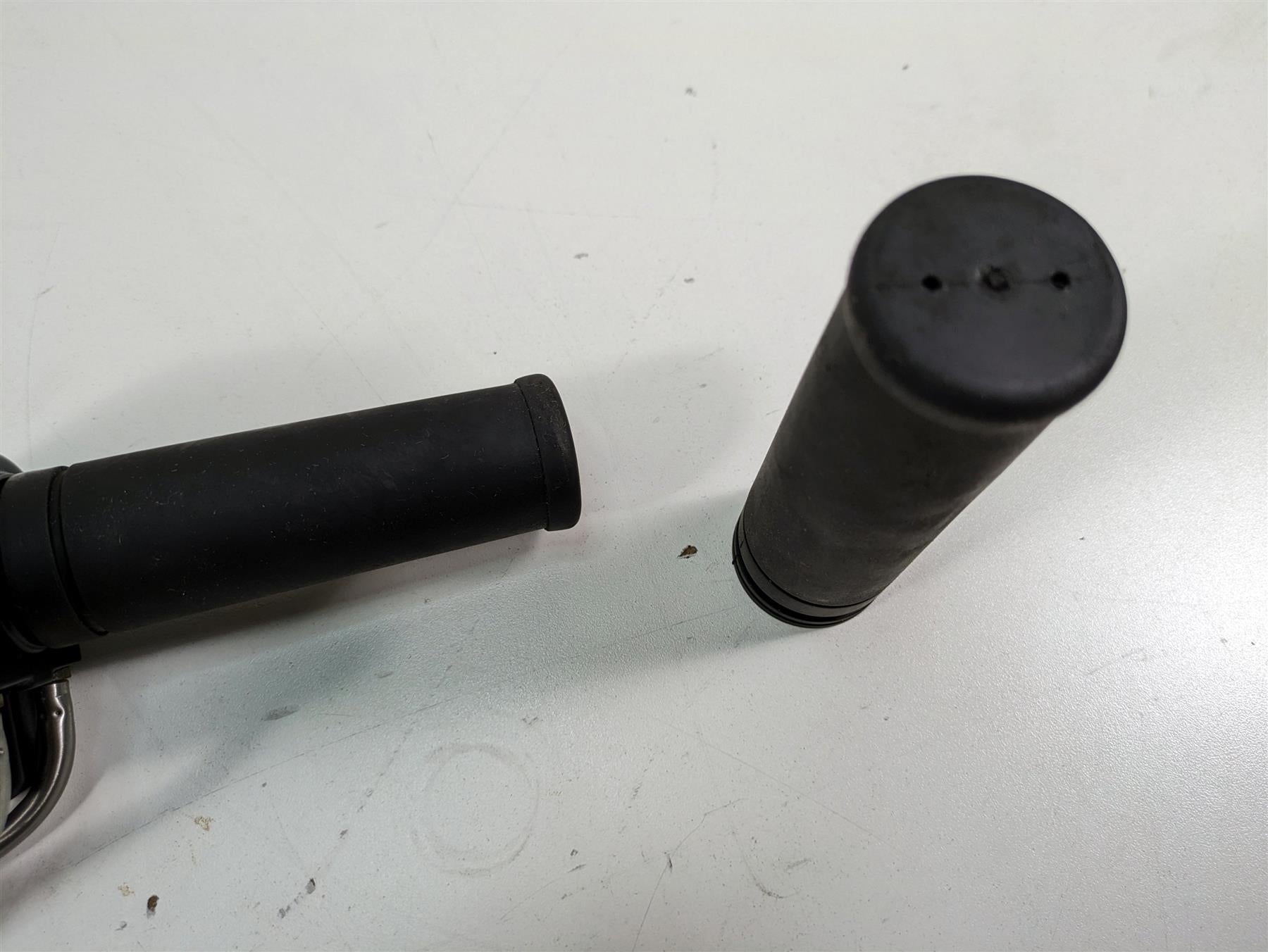 2006 Harley Touring FLHTCUI Electra Glide Right Hand Control Switch 71684-06A {{ shop.shopifyCountryName }} - Mototech271