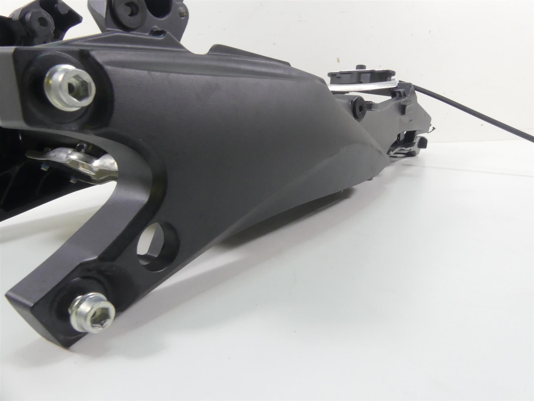 2022 Suzuki GSXR750 Subframe Sub Frame + Inner Fender Set - Read 41211-14J00-YUG {{ shop.shopifyCountryName }} - Mototech271
