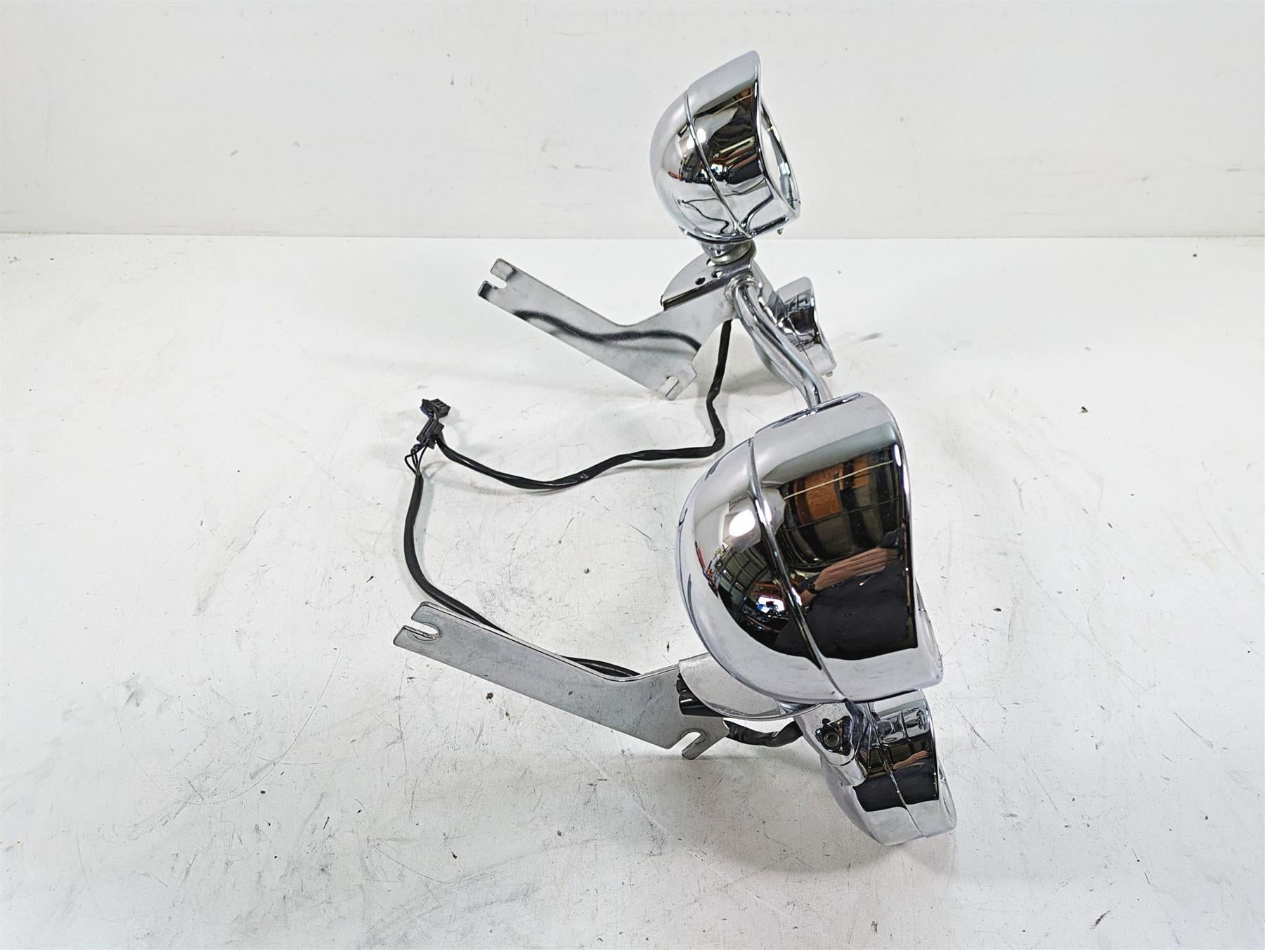 2010 Harley Touring FLHTCU Electra Glide Front Spot Light Blinker Bar 68712-94A {{ shop.shopifyCountryName }} - Mototech271