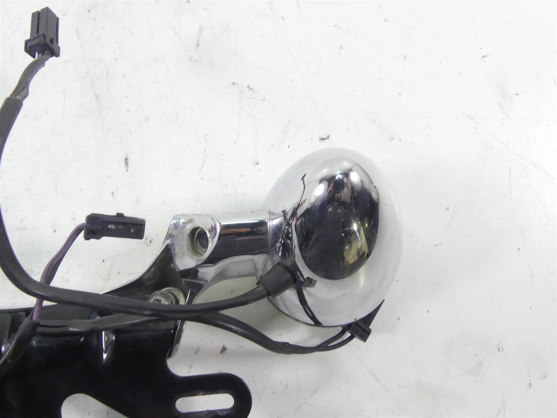 2005 Harley Touring CVO FLHTCSE Electra Glide Rear Turn Signal Blinker 68629-05 {{ shop.shopifyCountryName }} - Mototech271
