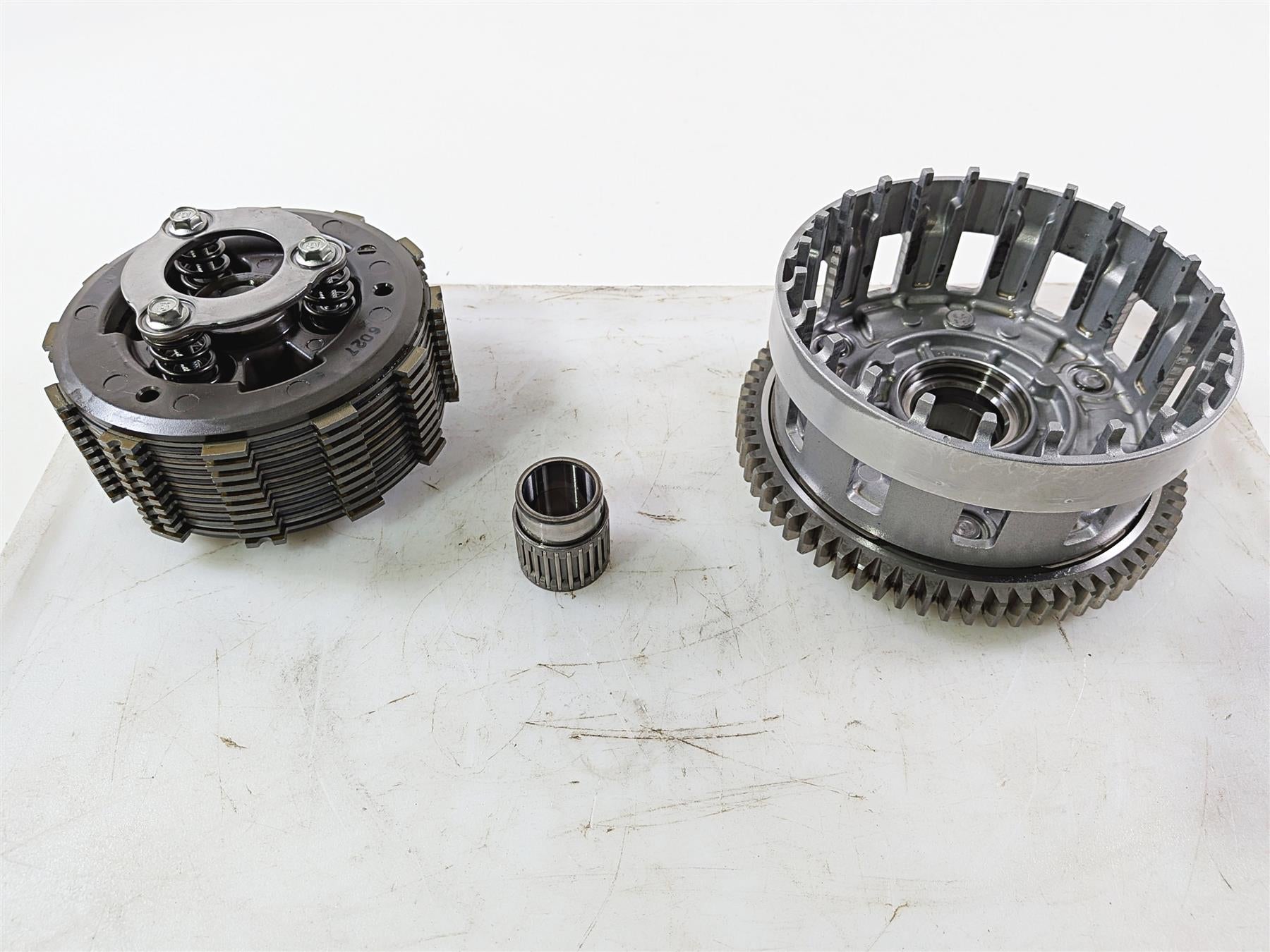 2016 Yamaha YZF R1 RN32 Clutch Basket & Friction Disc Set 2CR-16150-00-00 {{ shop.shopifyCountryName }} - Mototech271