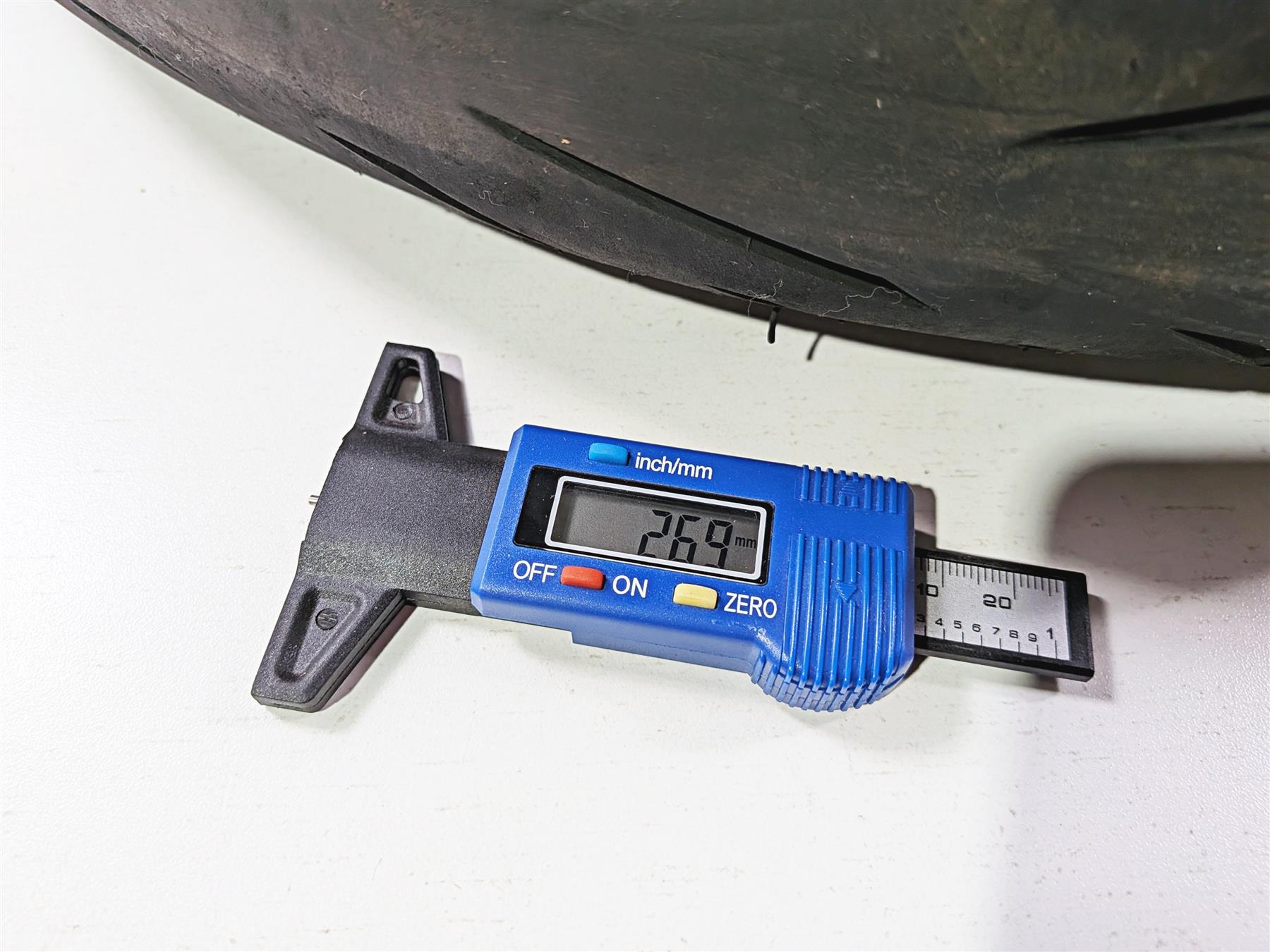 Used Front Motorcycle Tire Bridgestone Blattlax Hypersport S22 120/70R17 12727 {{ shop.shopifyCountryName }} - Mototech271