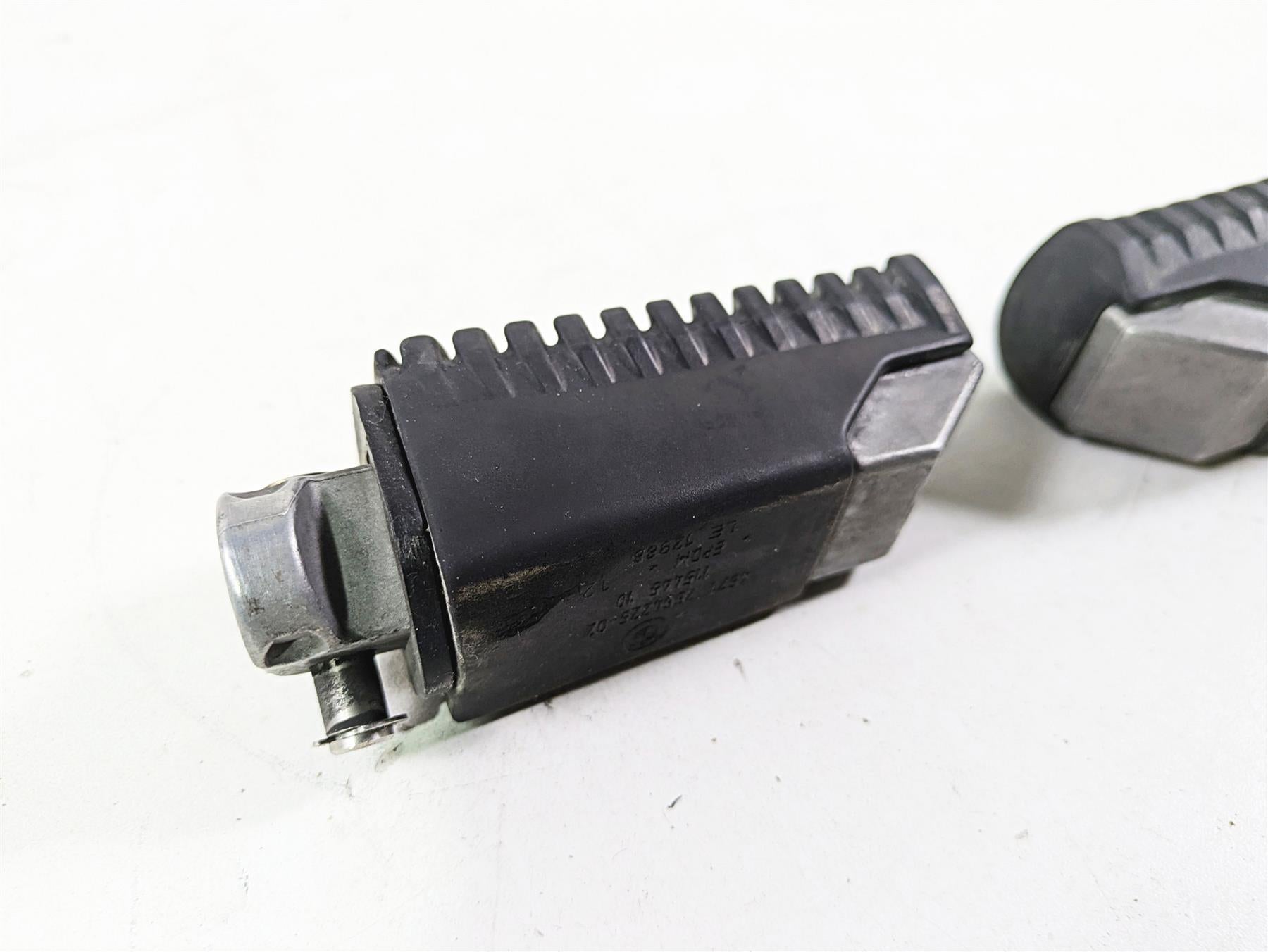 2009 BMW R1200GS K255 Adv Rear Passenger Foot Peg Set 46712310403 46712310404 {{ shop.shopifyCountryName }} - Mototech271
