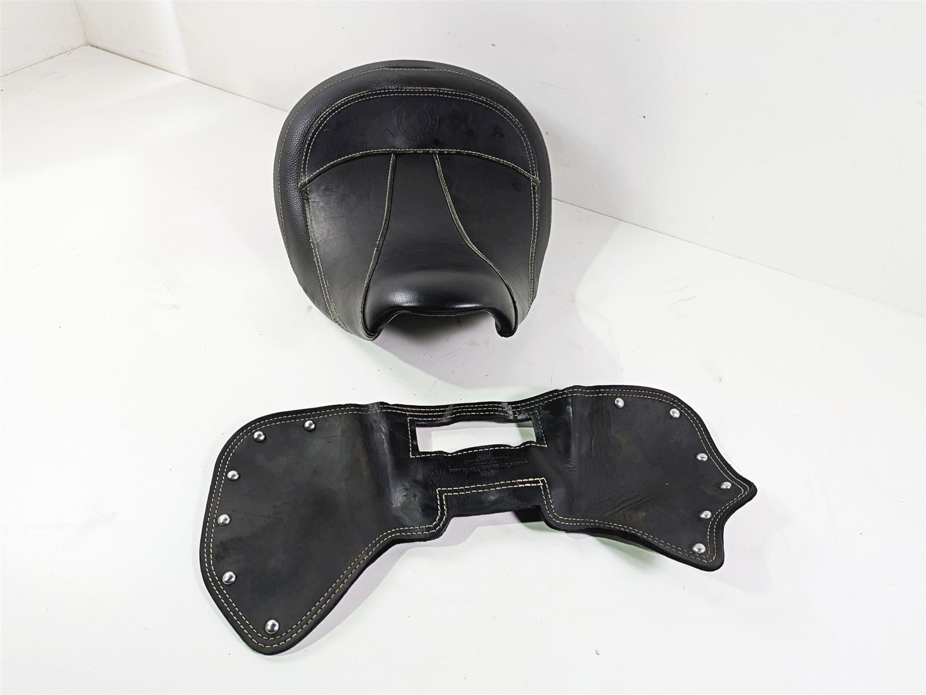 2018 Indian Springfield Dark Horse Stock Seat Saddle + Heat Shield 2686580 {{ shop.shopifyCountryName }} - Mototech271