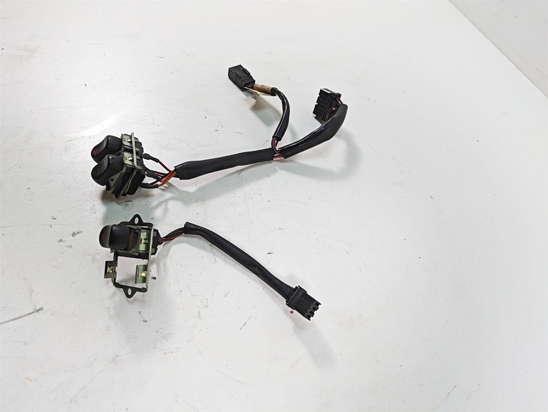 2011 Harley Touring FLTRU Road Glide Auxiliary Cruise Speaker Switches 71625-04 {{ shop.shopifyCountryName }} - Mototech271