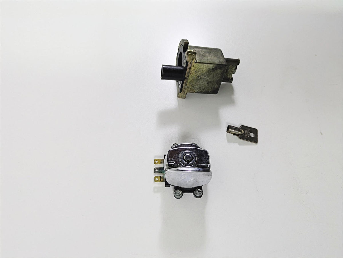 2005 Harley Touring FLHRI Road King Ignition Switch Fork Lock Set 71540-94B {{ shop.shopifyCountryName }} - Mototech271