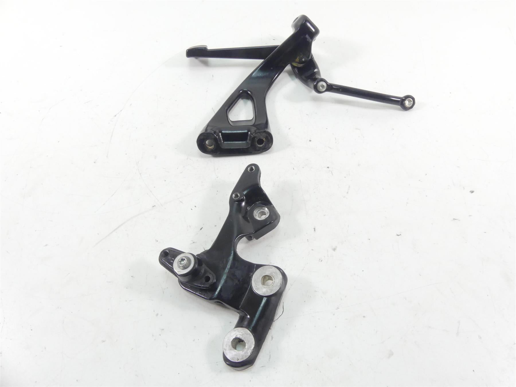 2021 Harley Softail FXBBS Street Bob Right Mid Footpeg Mount Brake Ped 50500601 {{ shop.shopifyCountryName }} - Mototech271