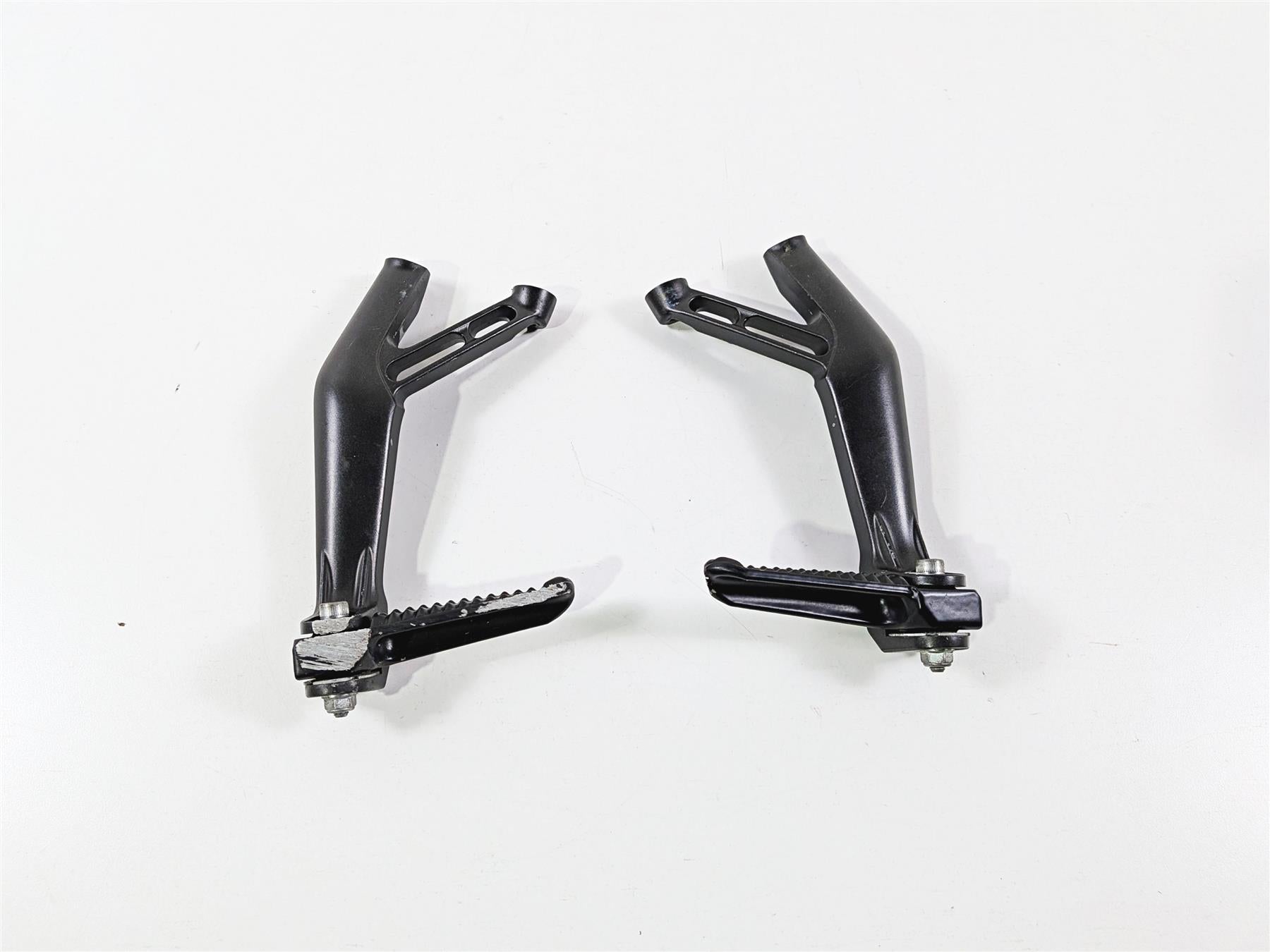 2016 Yamaha YZF R1 RN32 Rear Passenger Foot Peg Set 2CR-2741L-00-00 2CR-2742L-00 {{ shop.shopifyCountryName }} - Mototech271